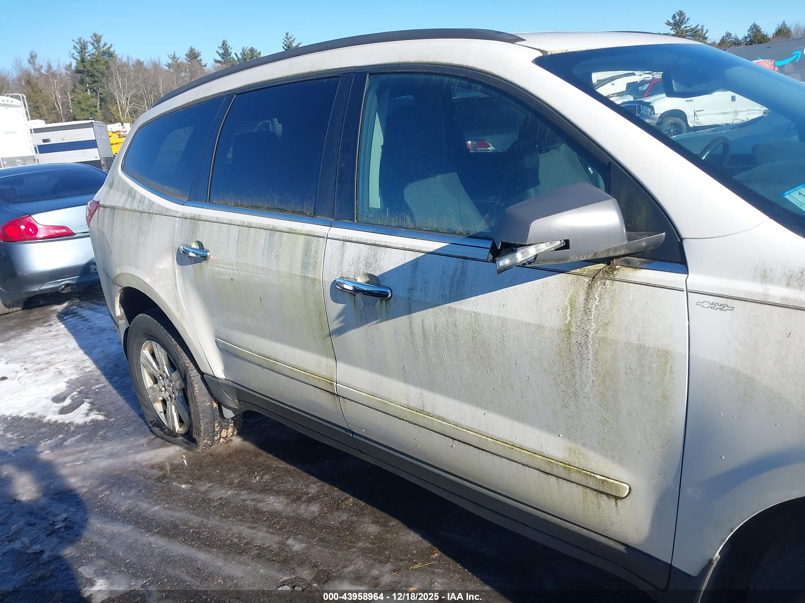 CHEVROLET TRAVERSE image 6
