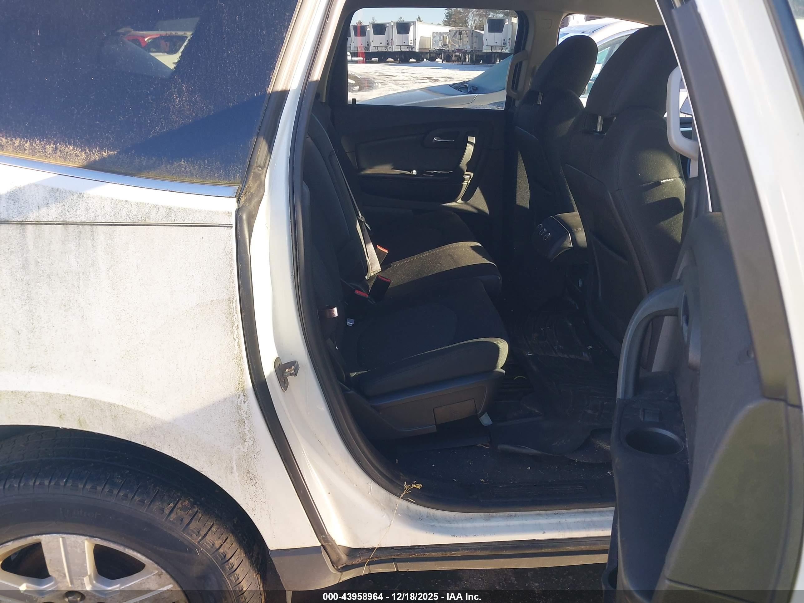 CHEVROLET TRAVERSE image 8