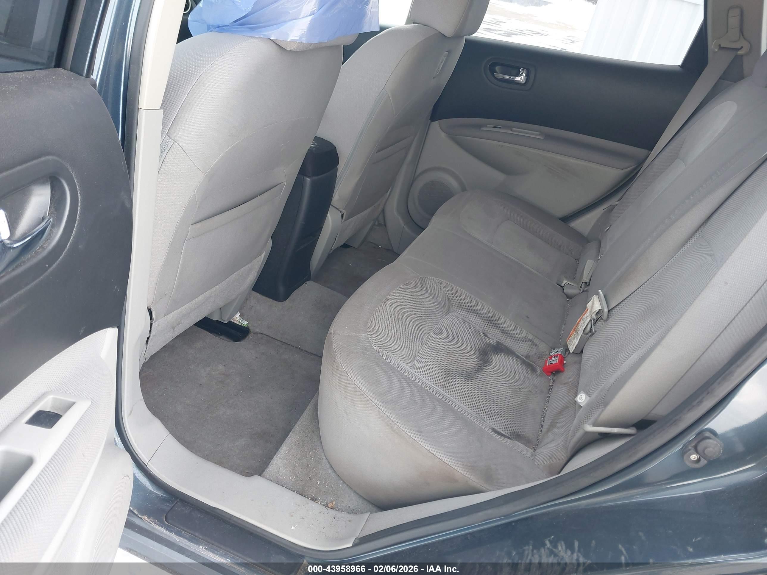 NISSAN ROGUE image 8
