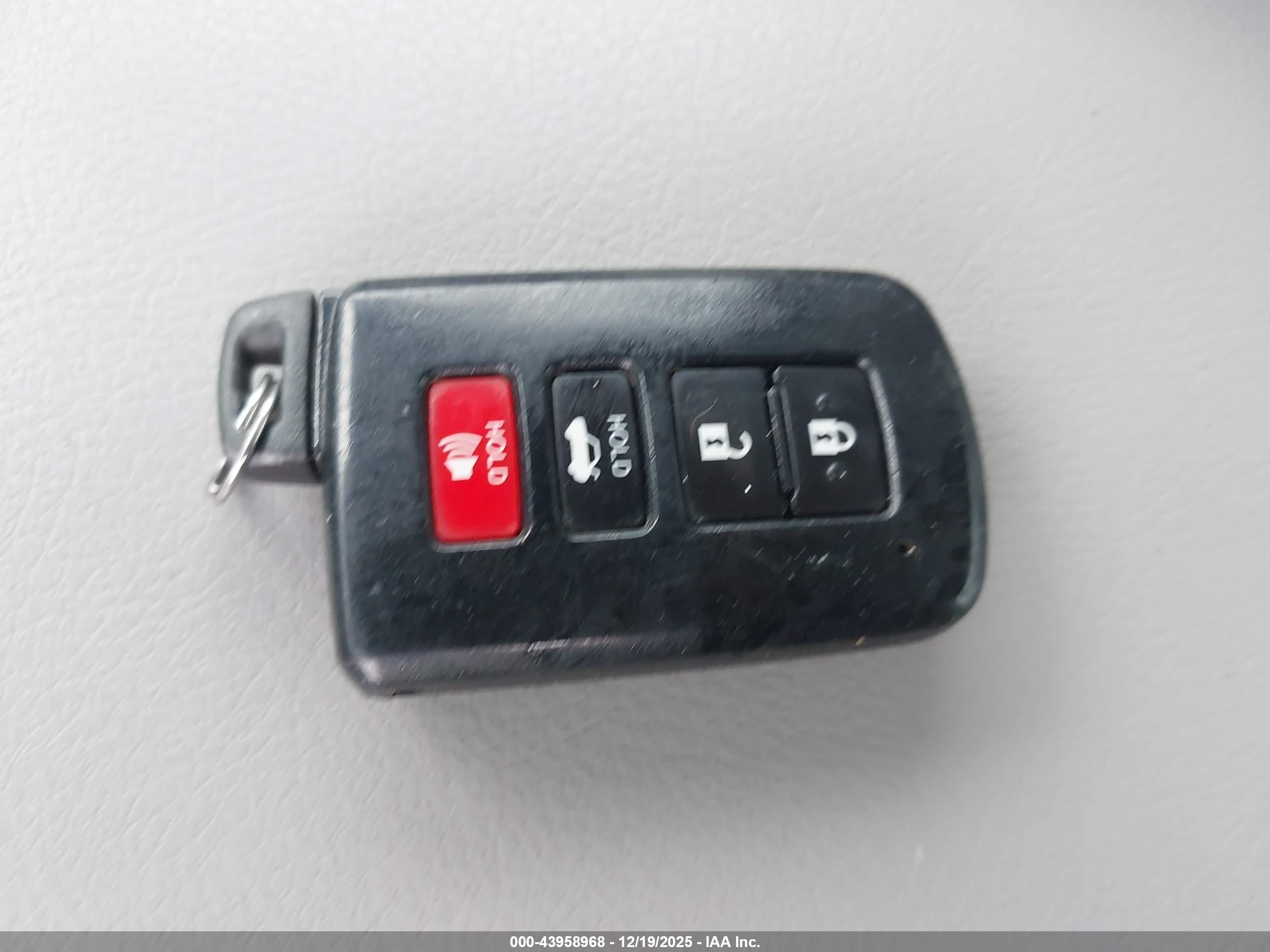 TOYOTA CAMRY image 11