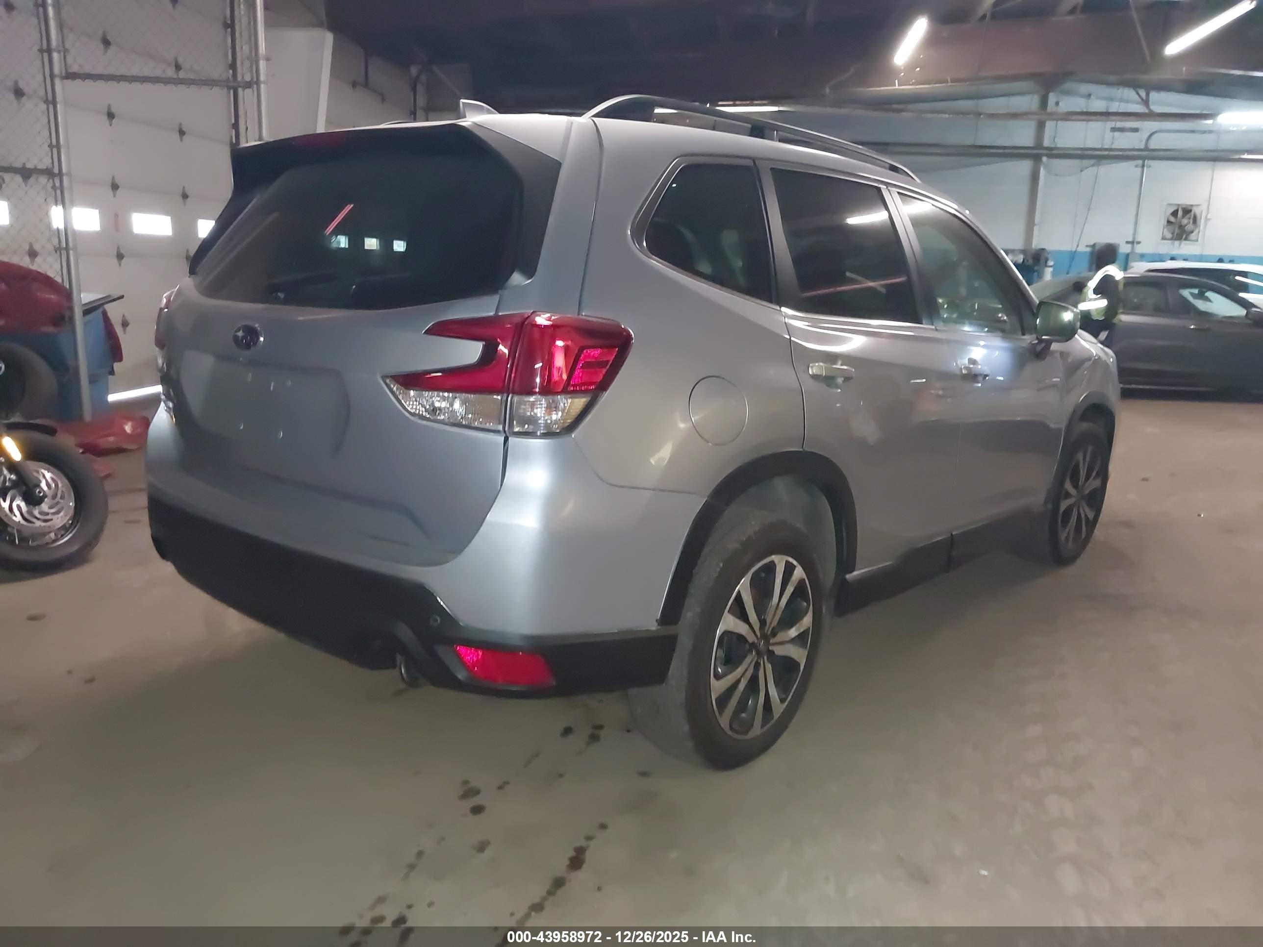 SUBARU FORESTER image 4