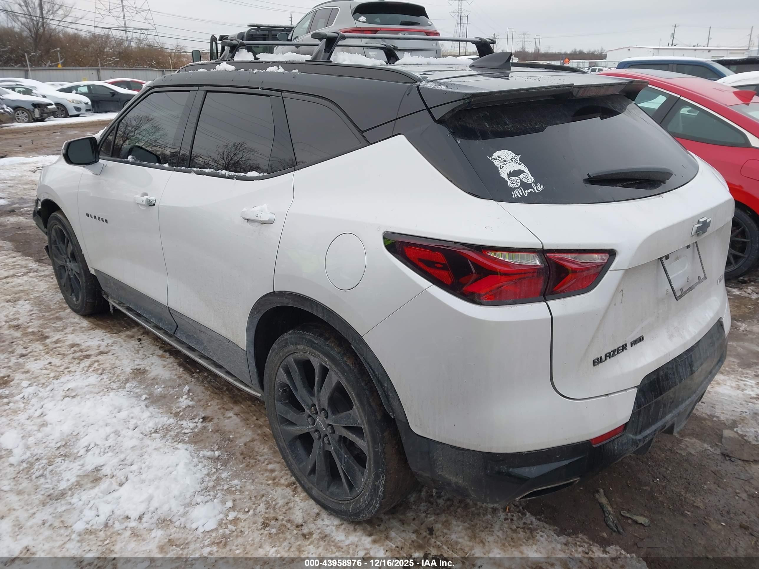 CHEVROLET BLAZER image 3
