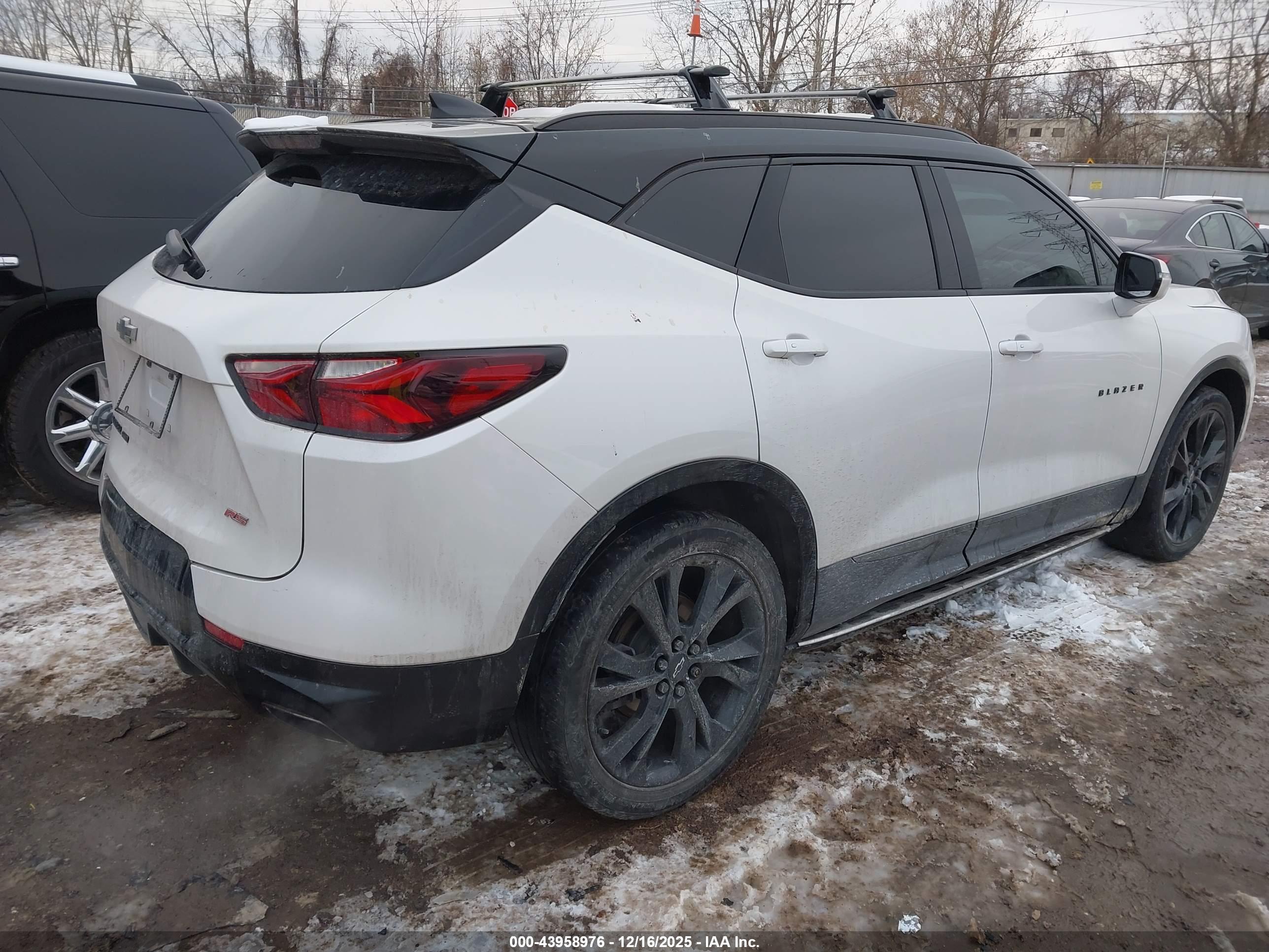 CHEVROLET BLAZER image 4