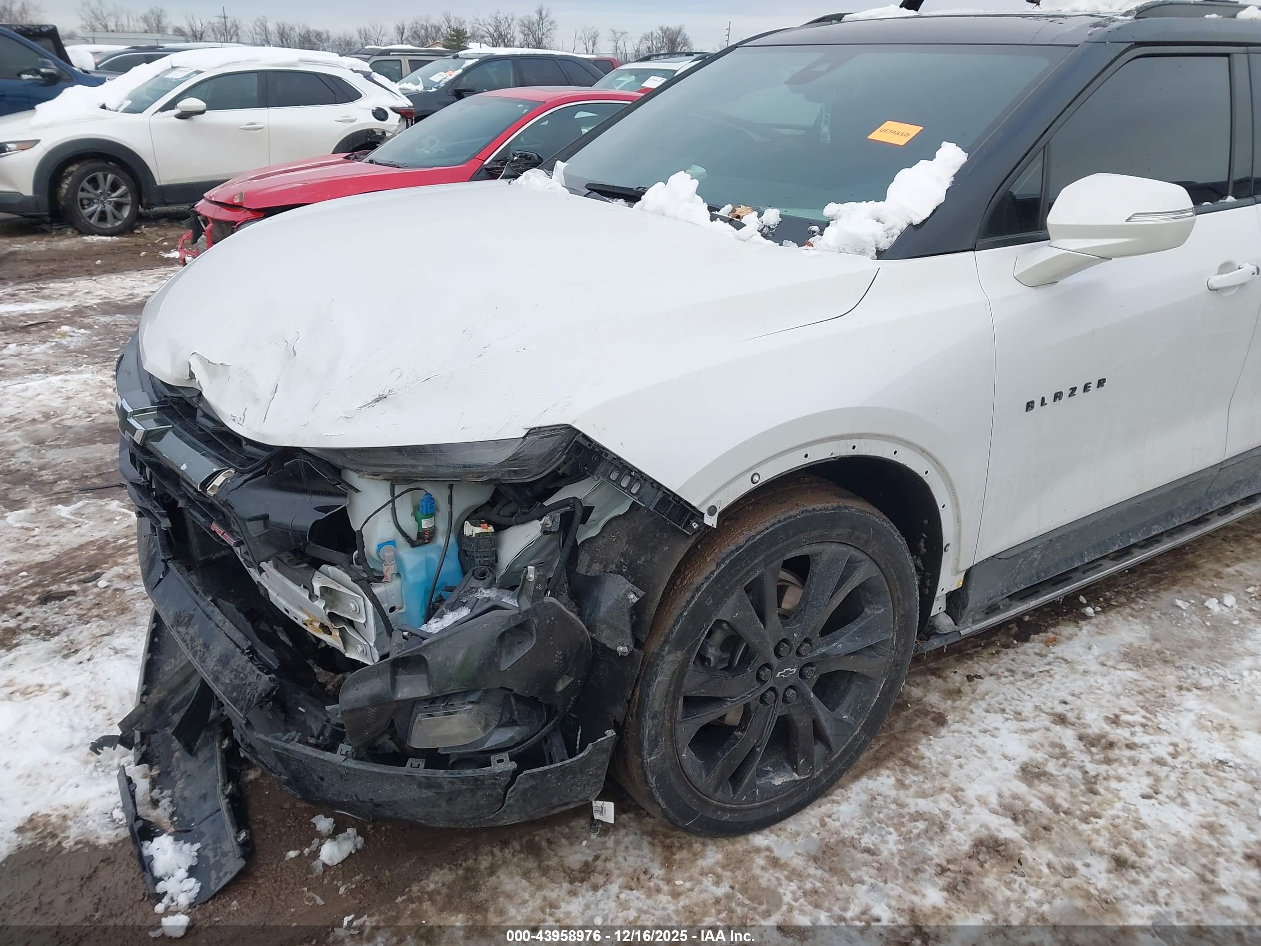 CHEVROLET BLAZER image 6