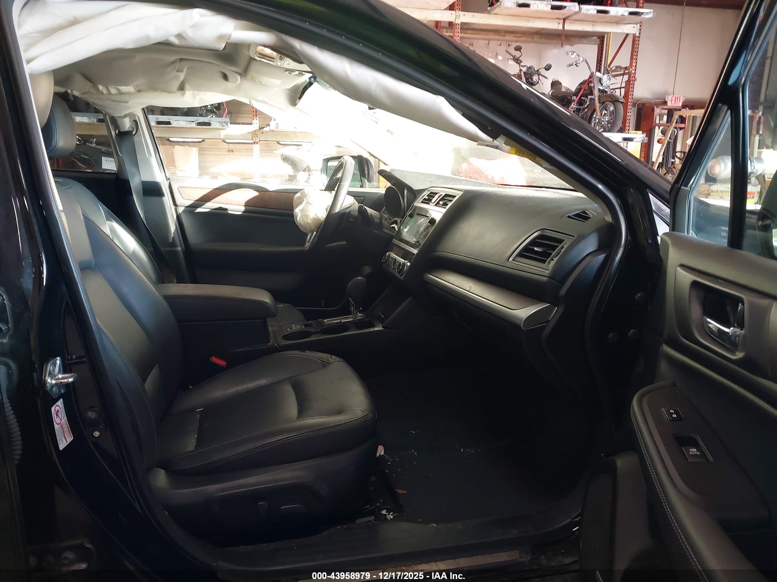 SUBARU OUTBACK image 5