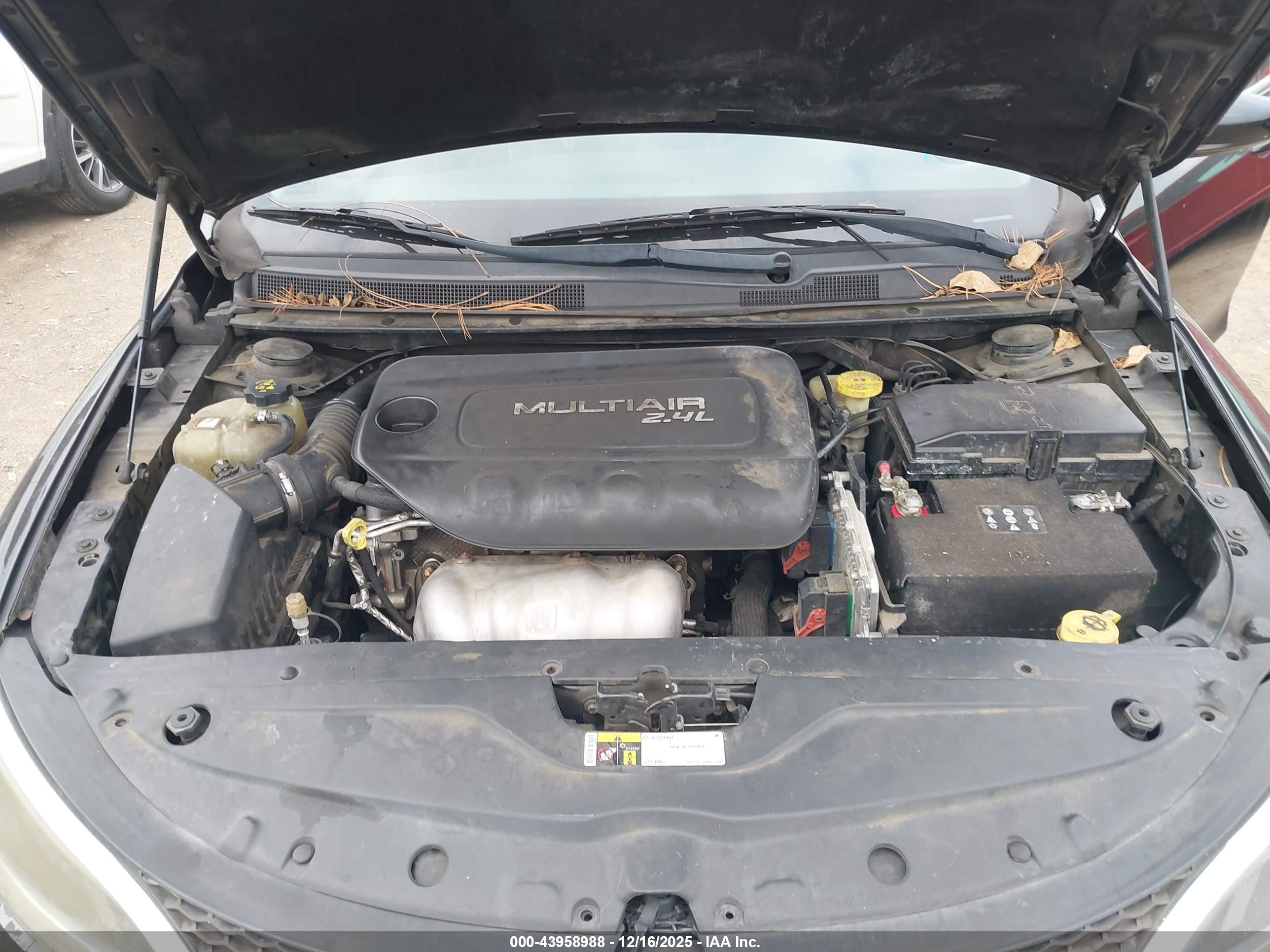 CHRYSLER 200 image 10