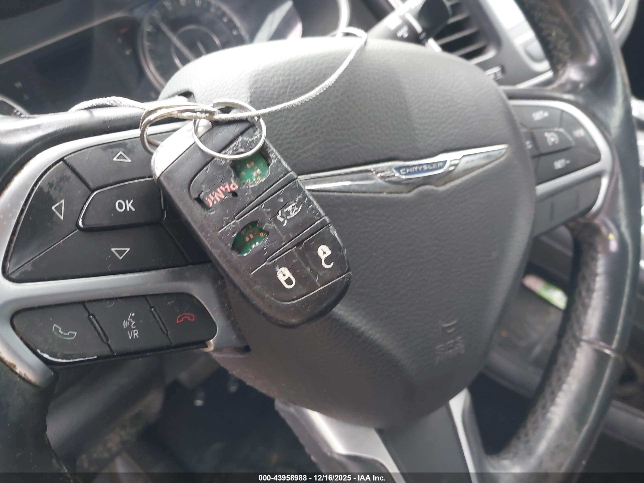 CHRYSLER 200 image 11
