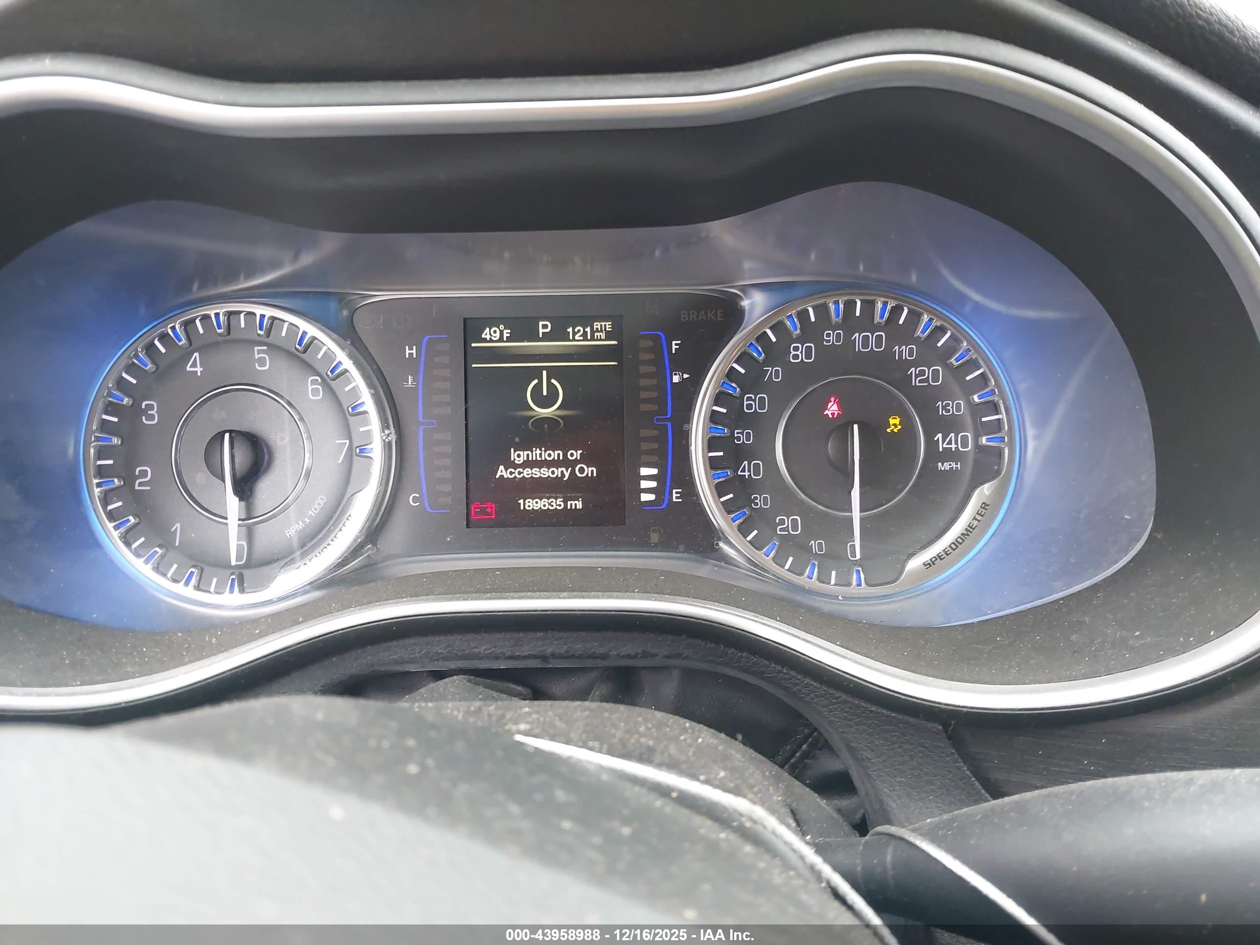CHRYSLER 200 image 7