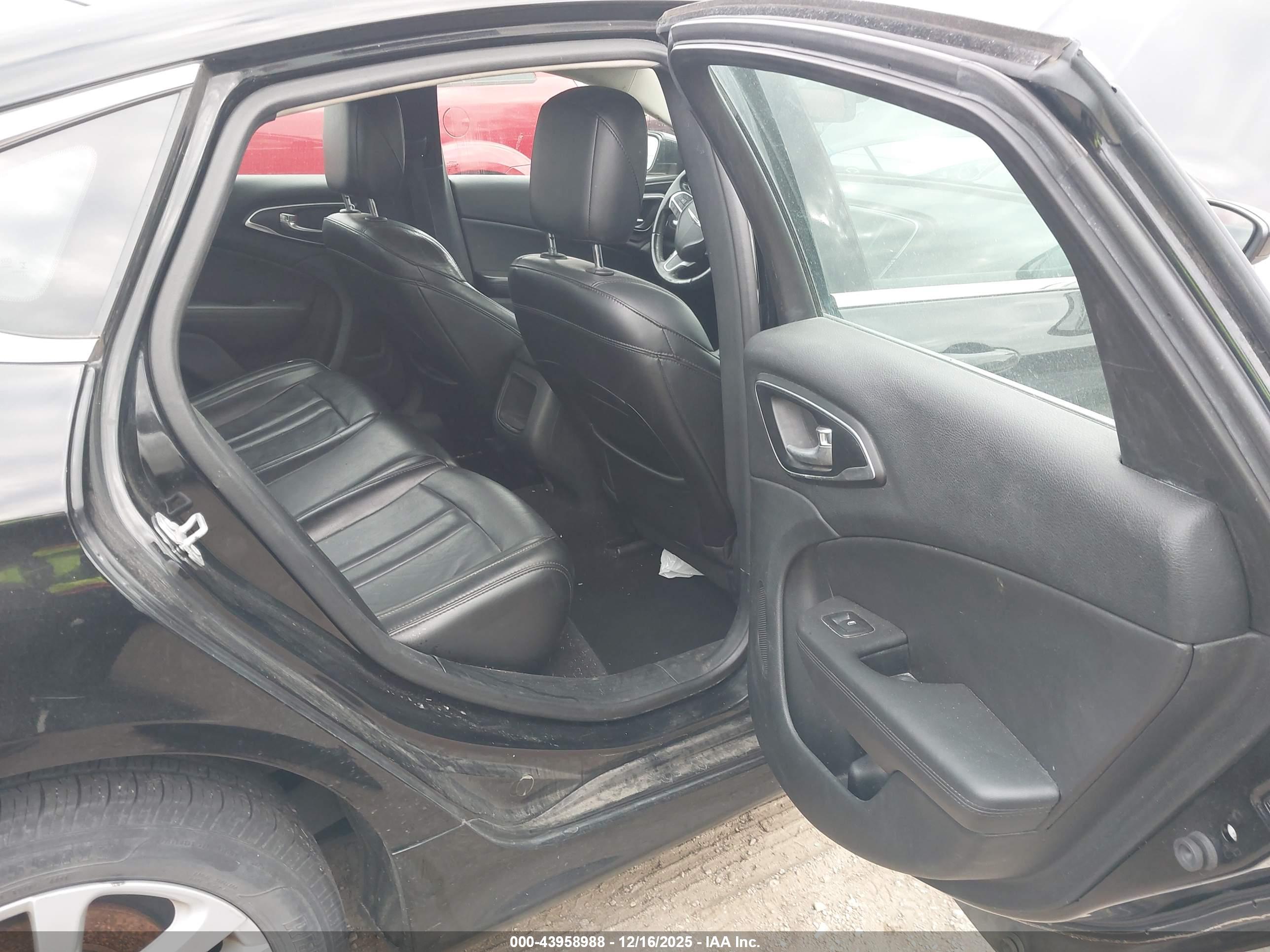 CHRYSLER 200 image 8