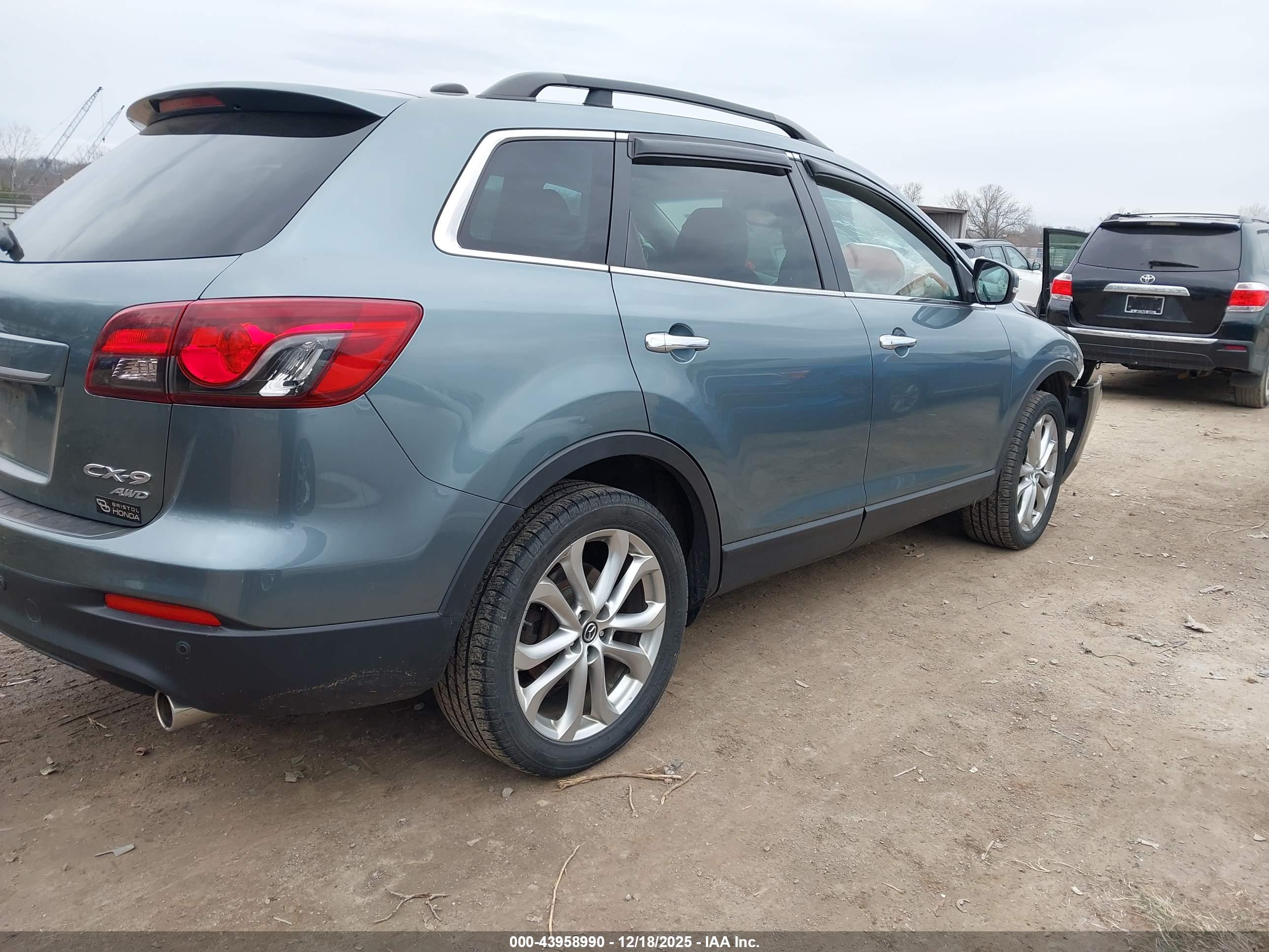 MAZDA CX-9 image 4