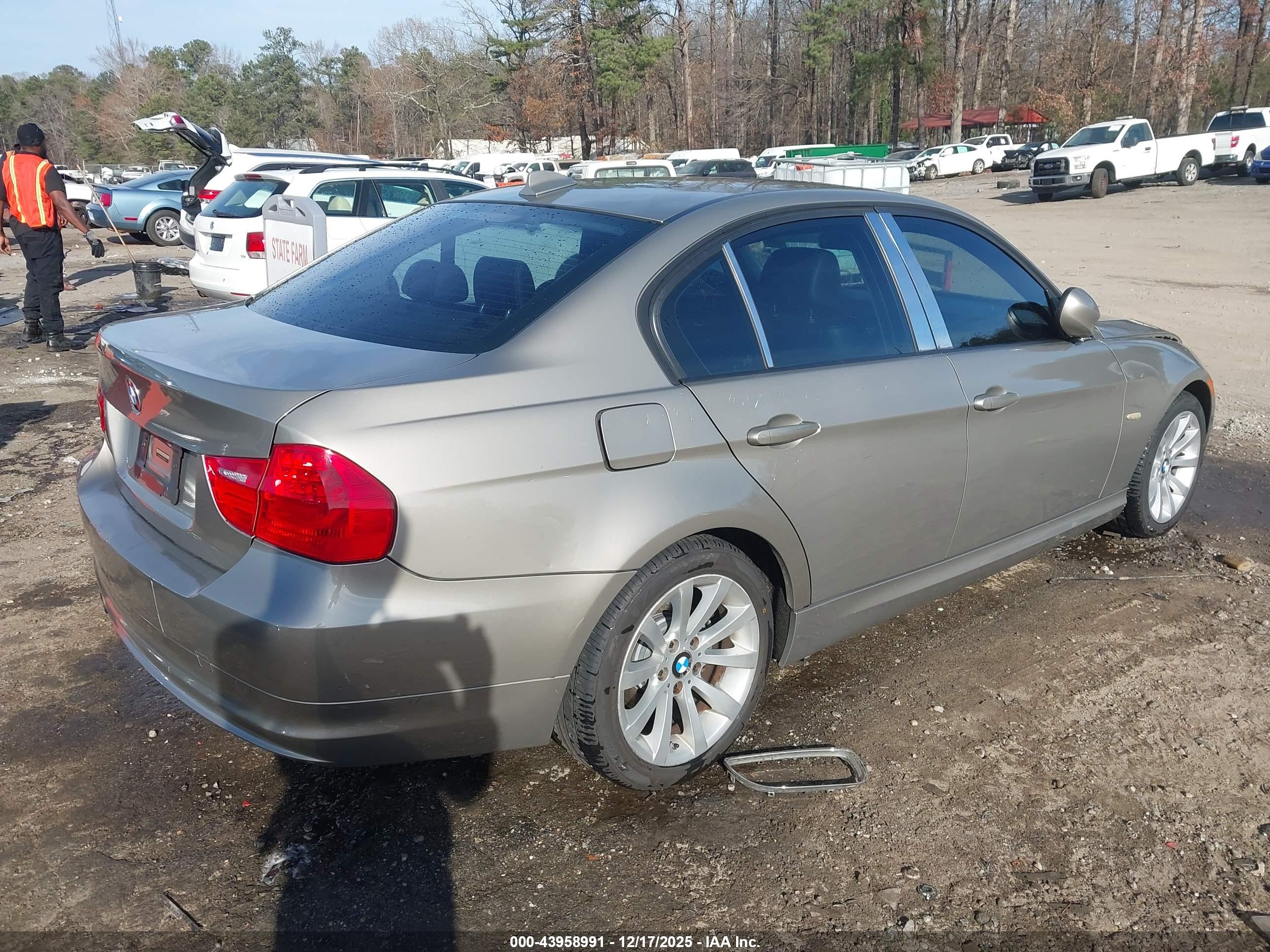 BMW 328I image 4