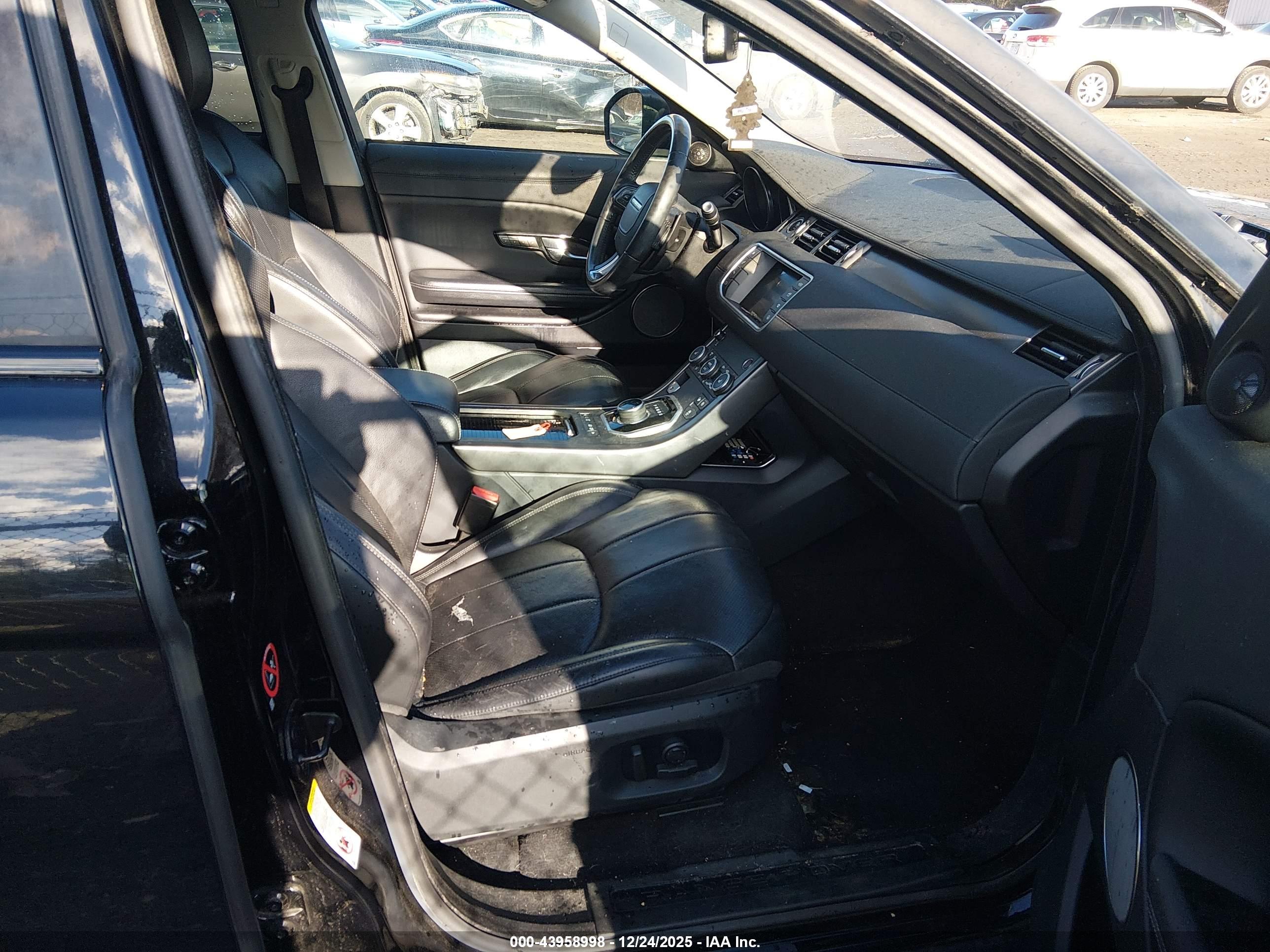 LAND ROVER image 5