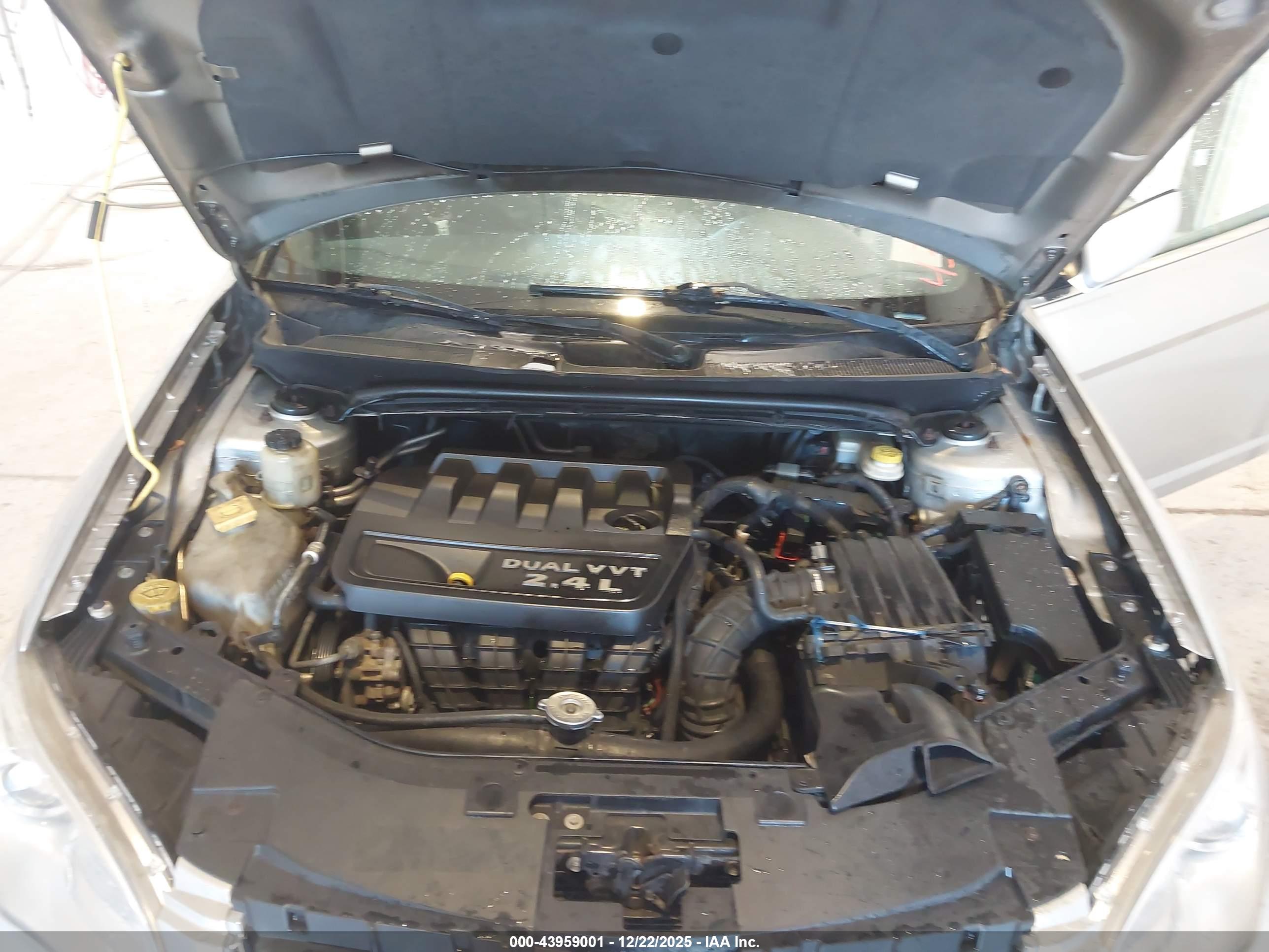 CHRYSLER 200 image 10