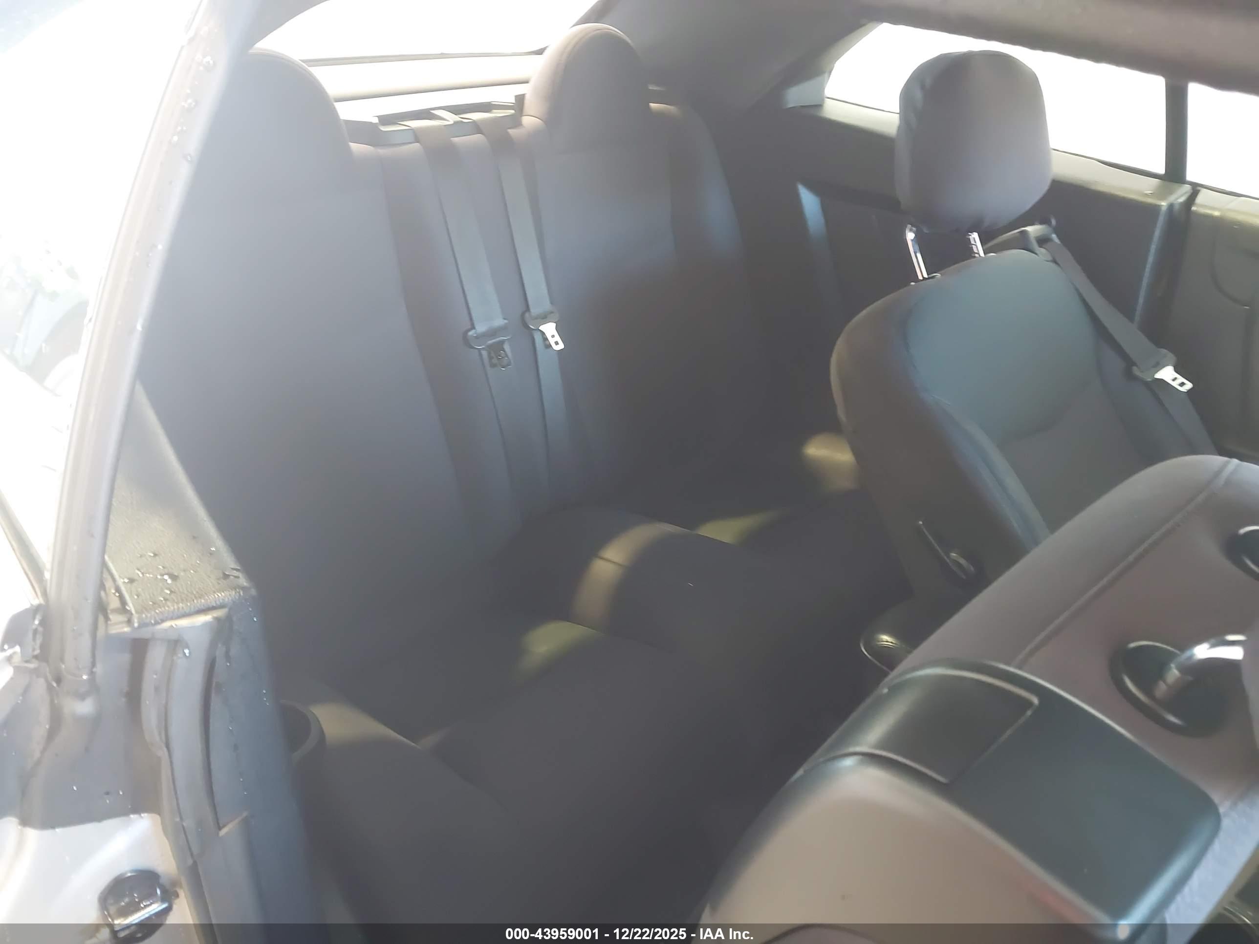 CHRYSLER 200 image 8