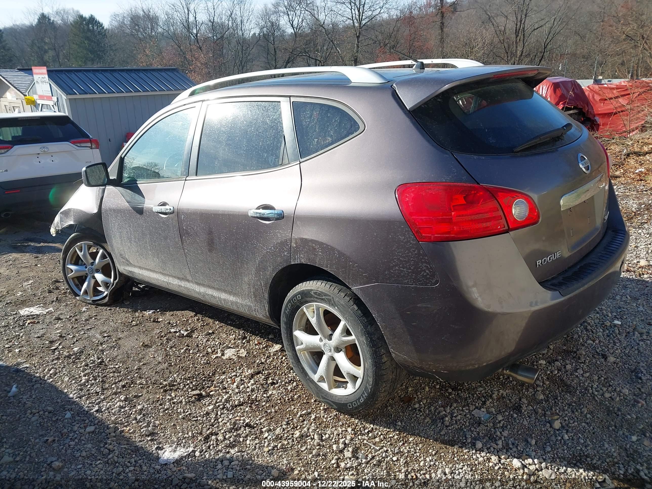NISSAN ROGUE image 3