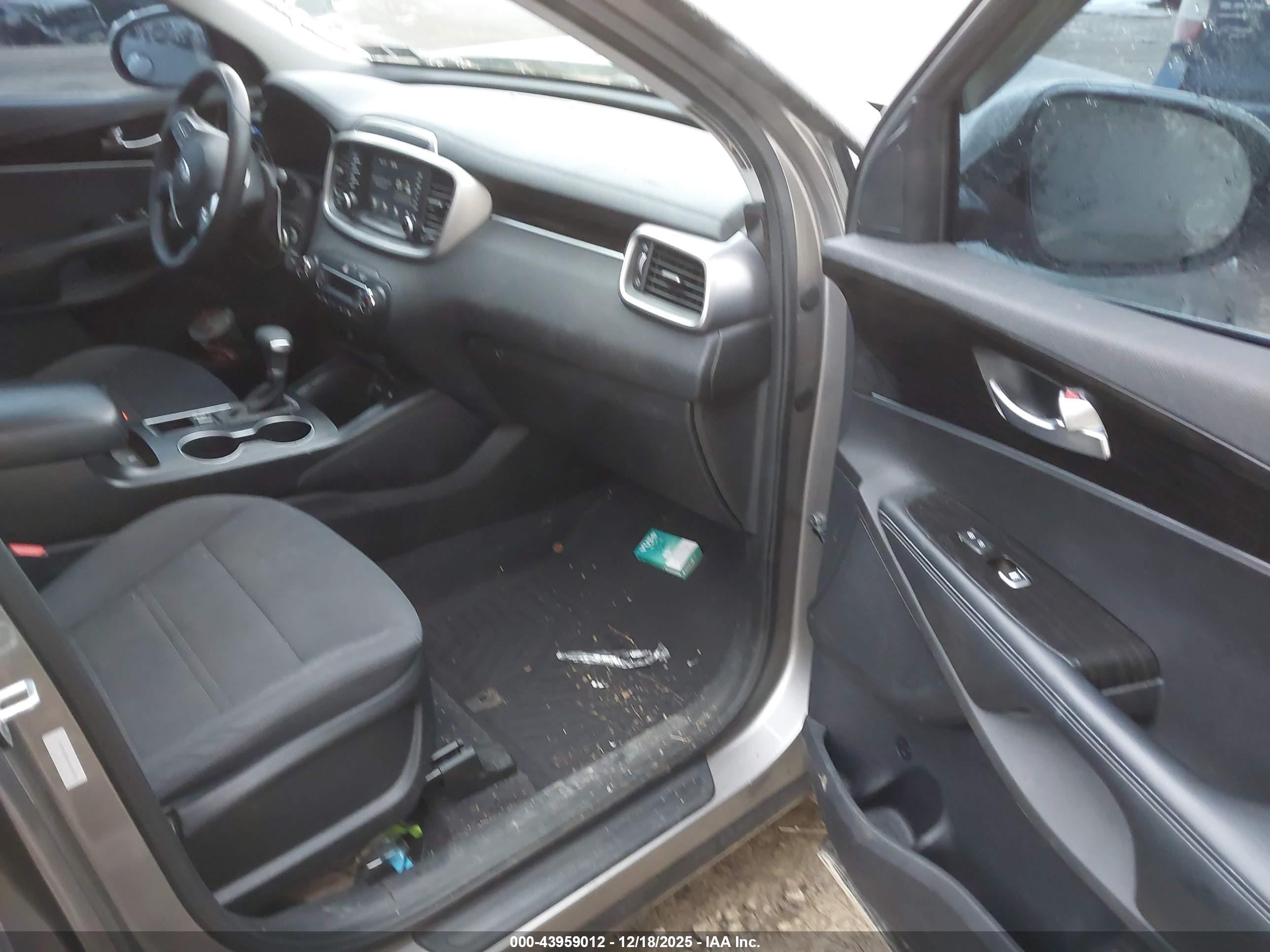 KIA SORENTO image 5