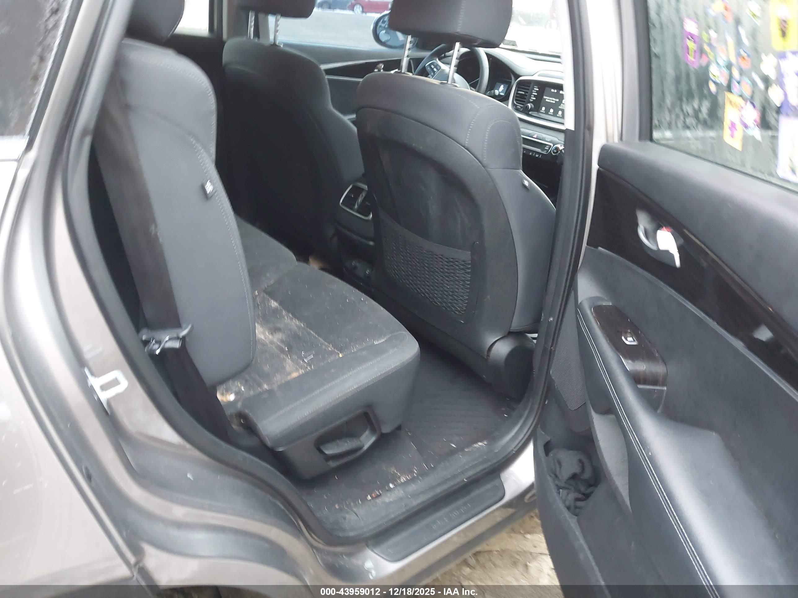 KIA SORENTO image 8