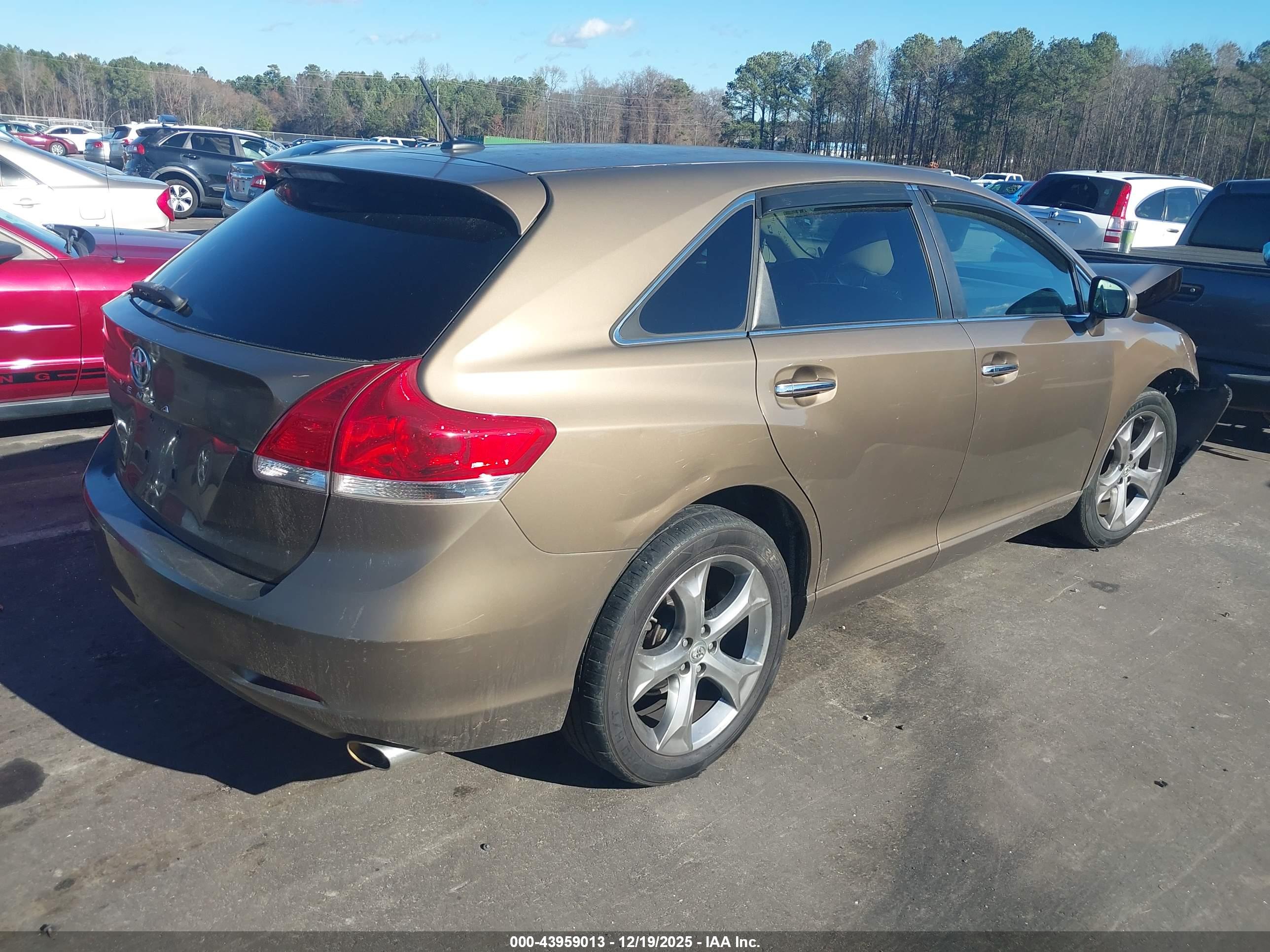 TOYOTA VENZA image 4
