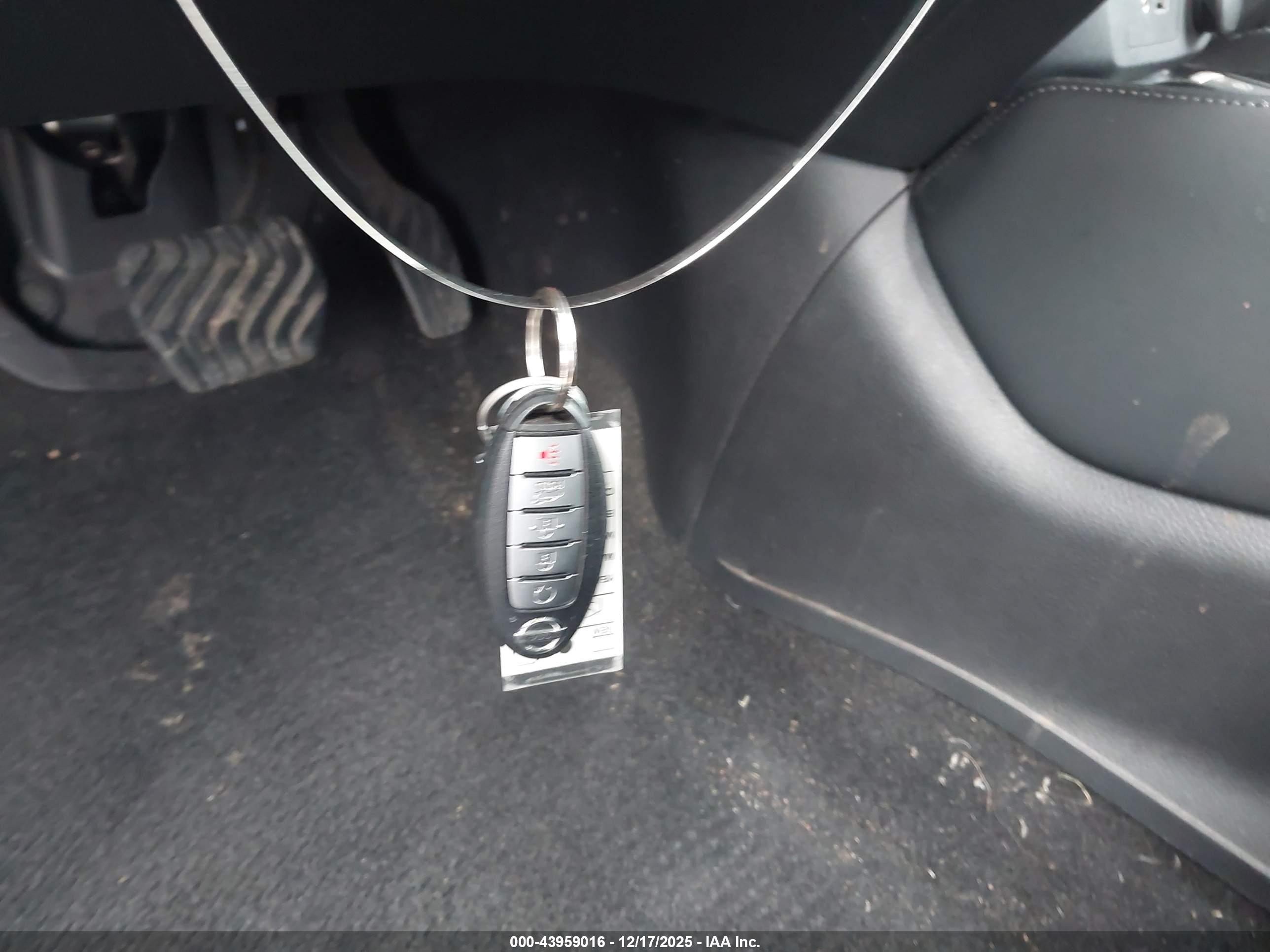 NISSAN ROGUE image 11