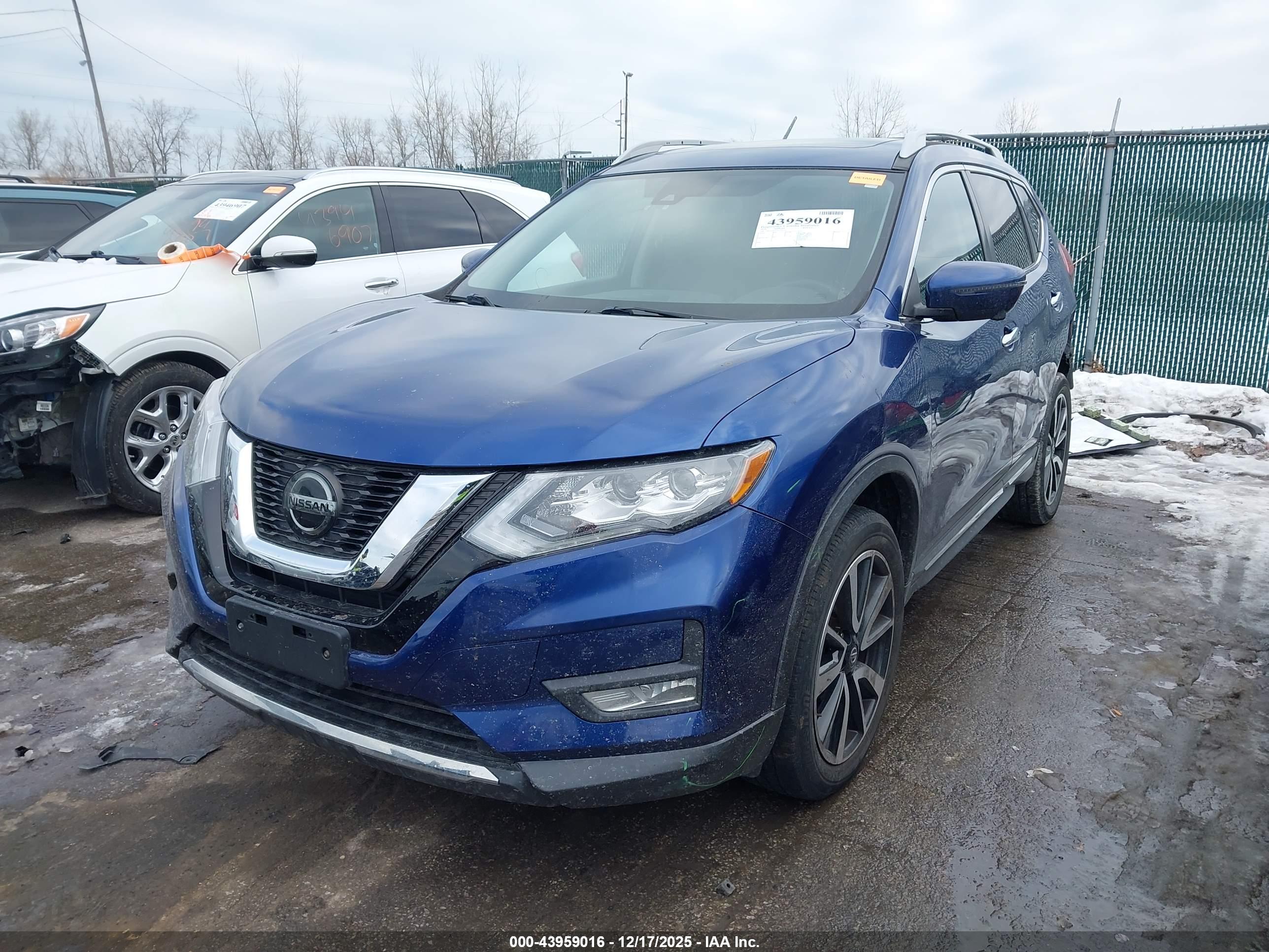 NISSAN ROGUE image 2