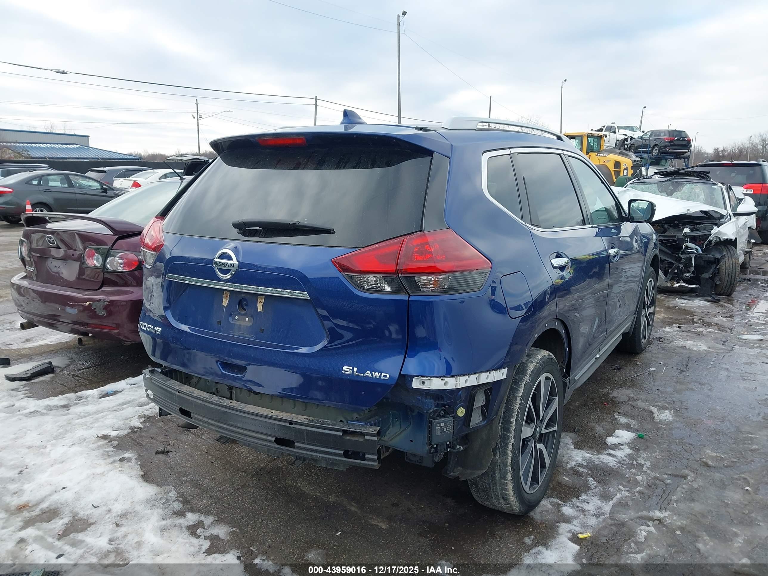 NISSAN ROGUE image 4