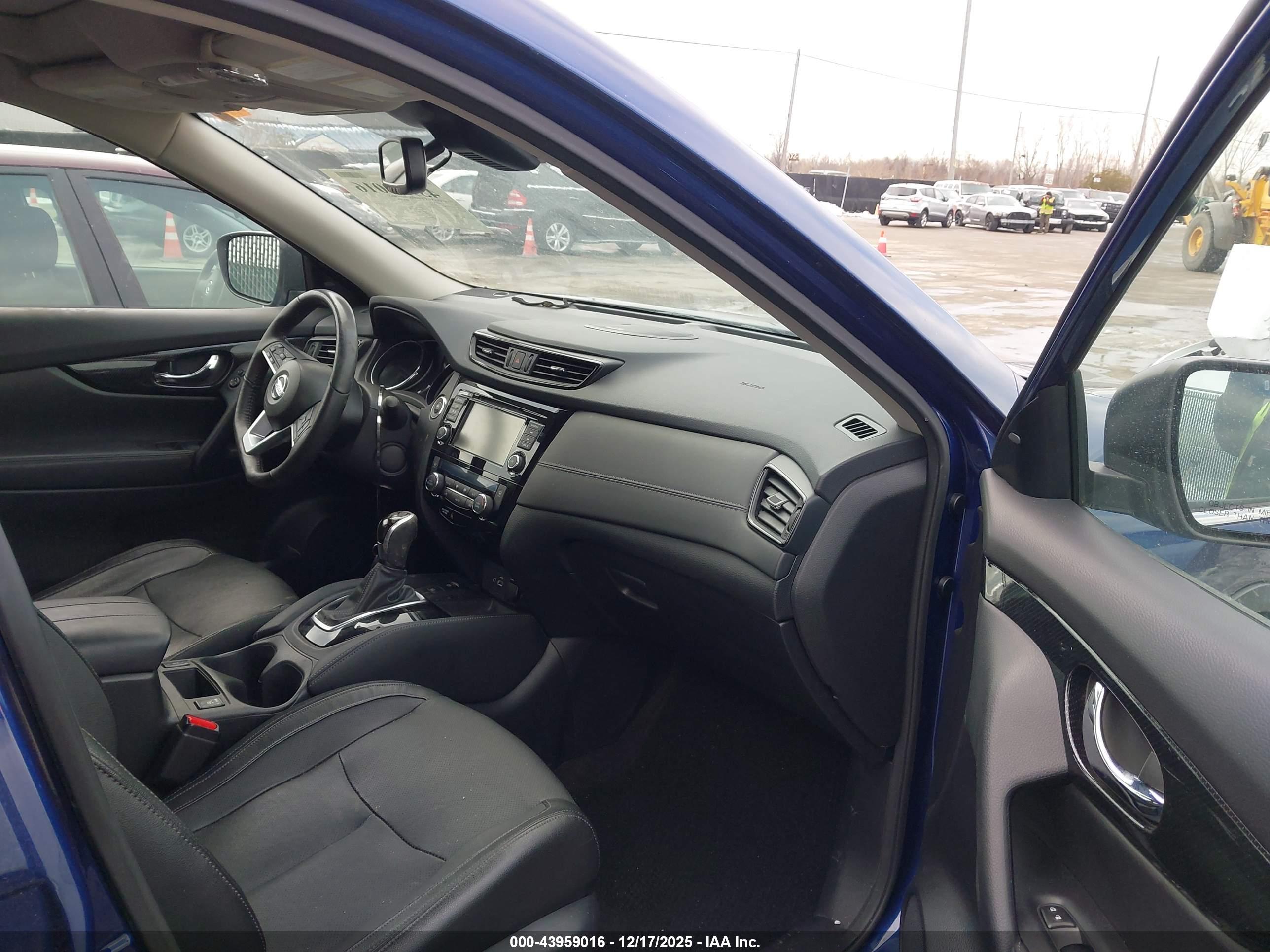 NISSAN ROGUE image 5