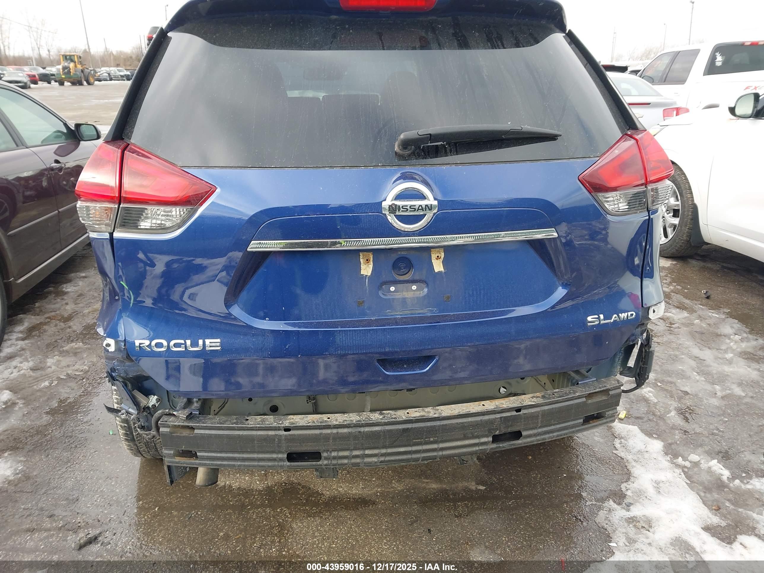 NISSAN ROGUE image 6