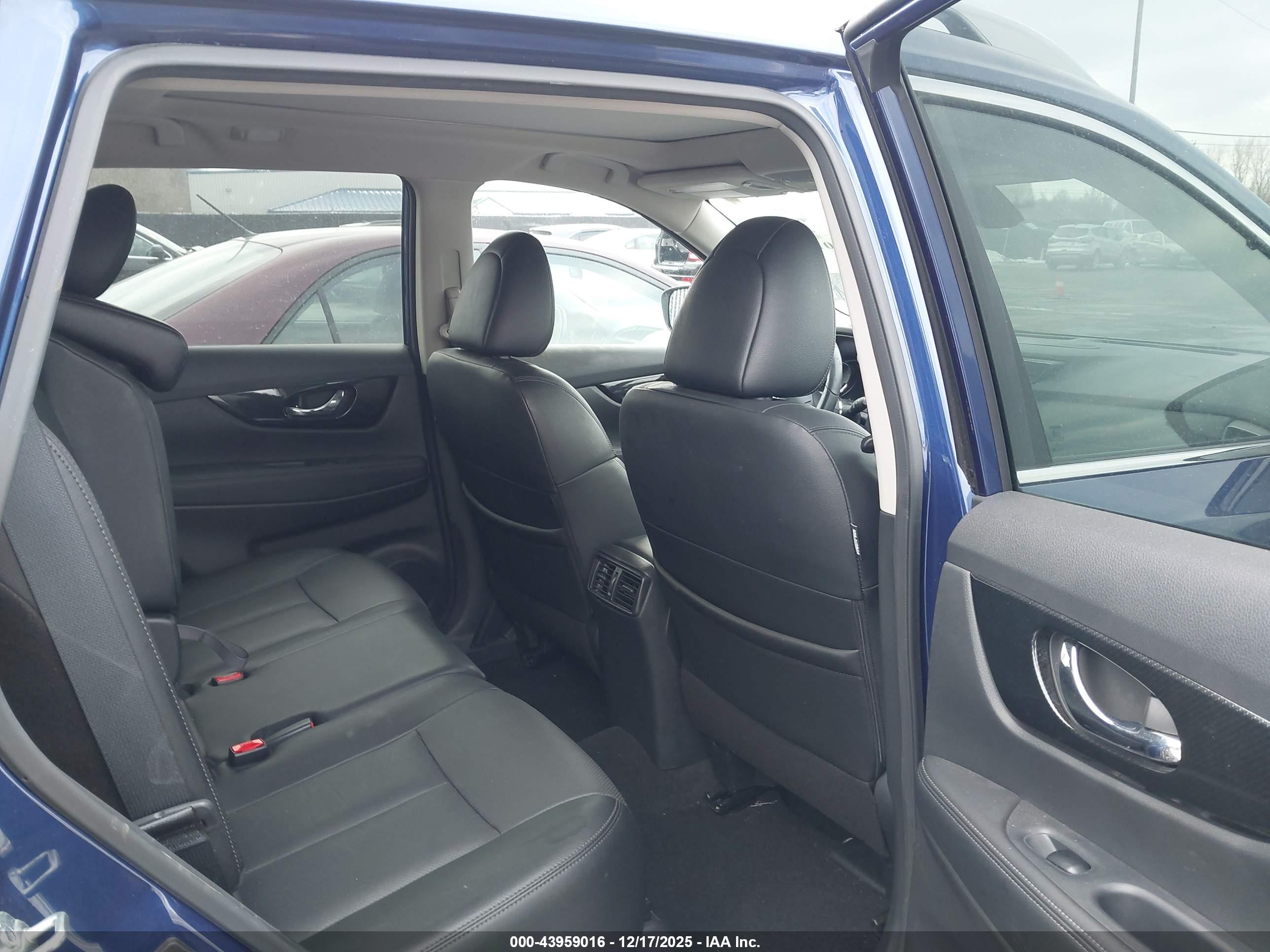 NISSAN ROGUE image 8