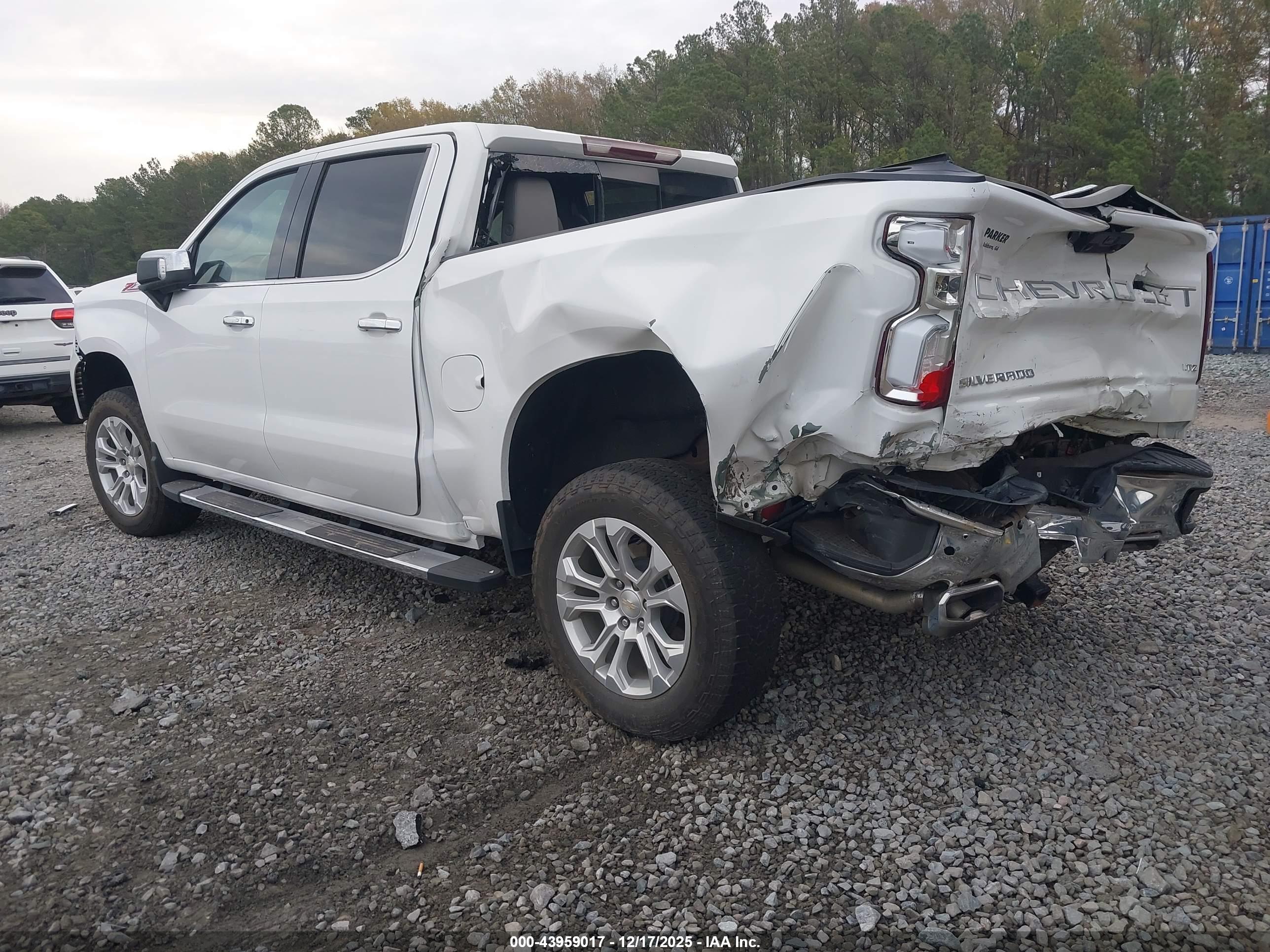 CHEVROLET SILVERADO image 3