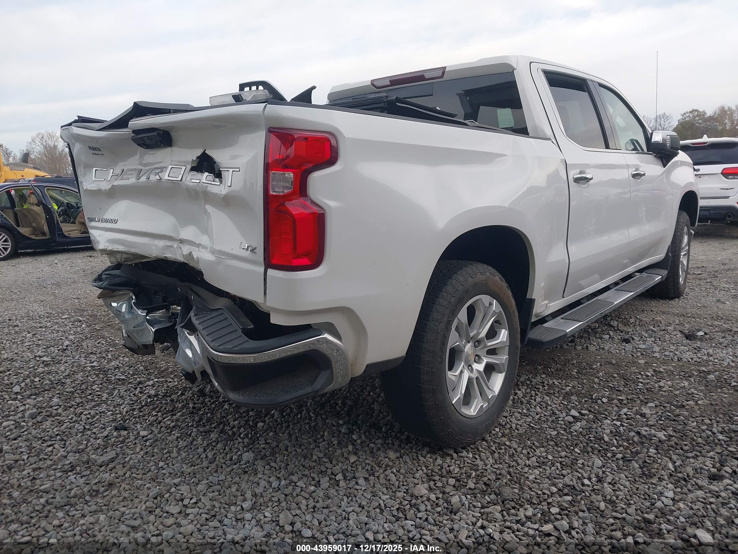CHEVROLET SILVERADO image 4