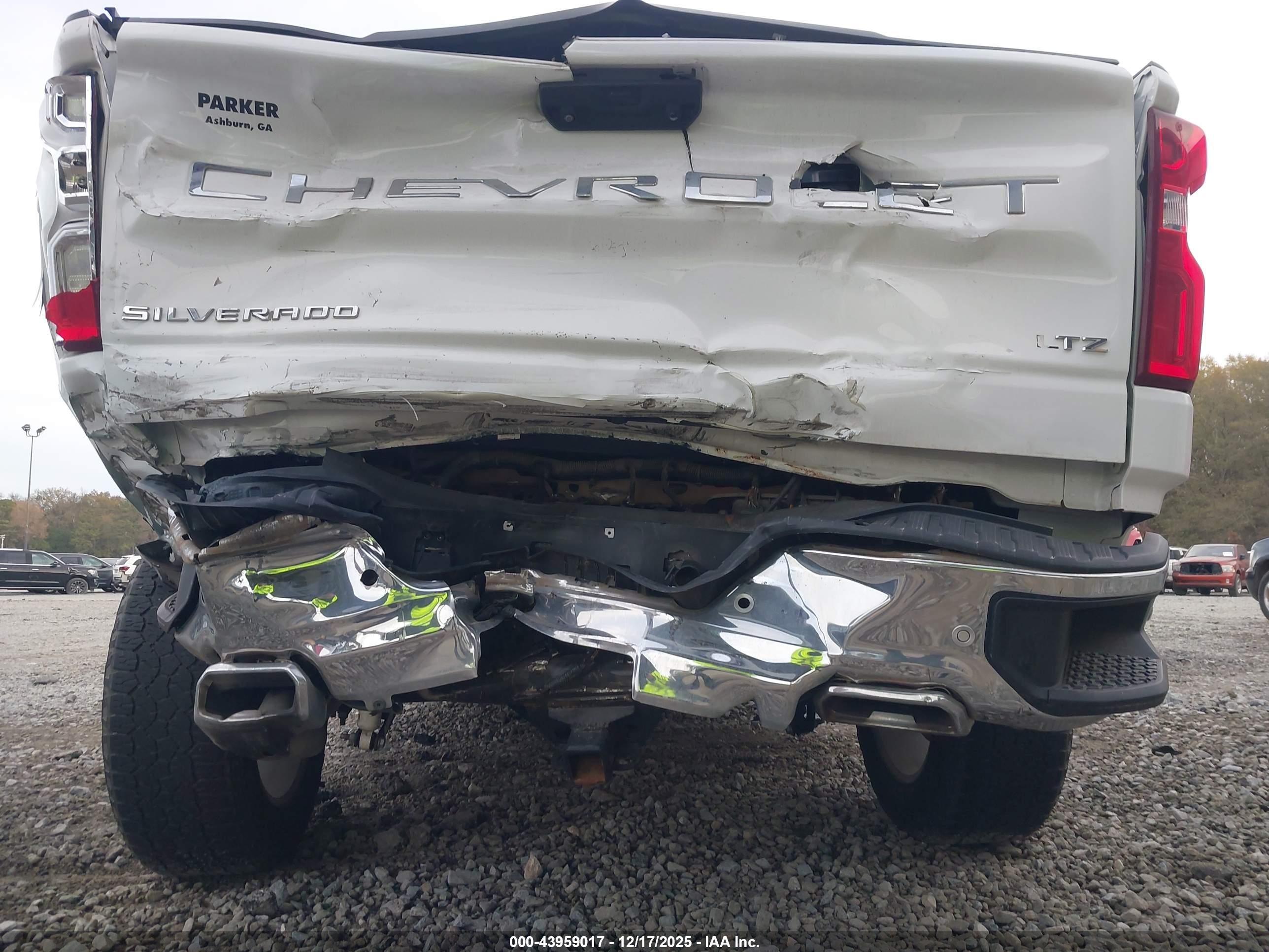 CHEVROLET SILVERADO image 6