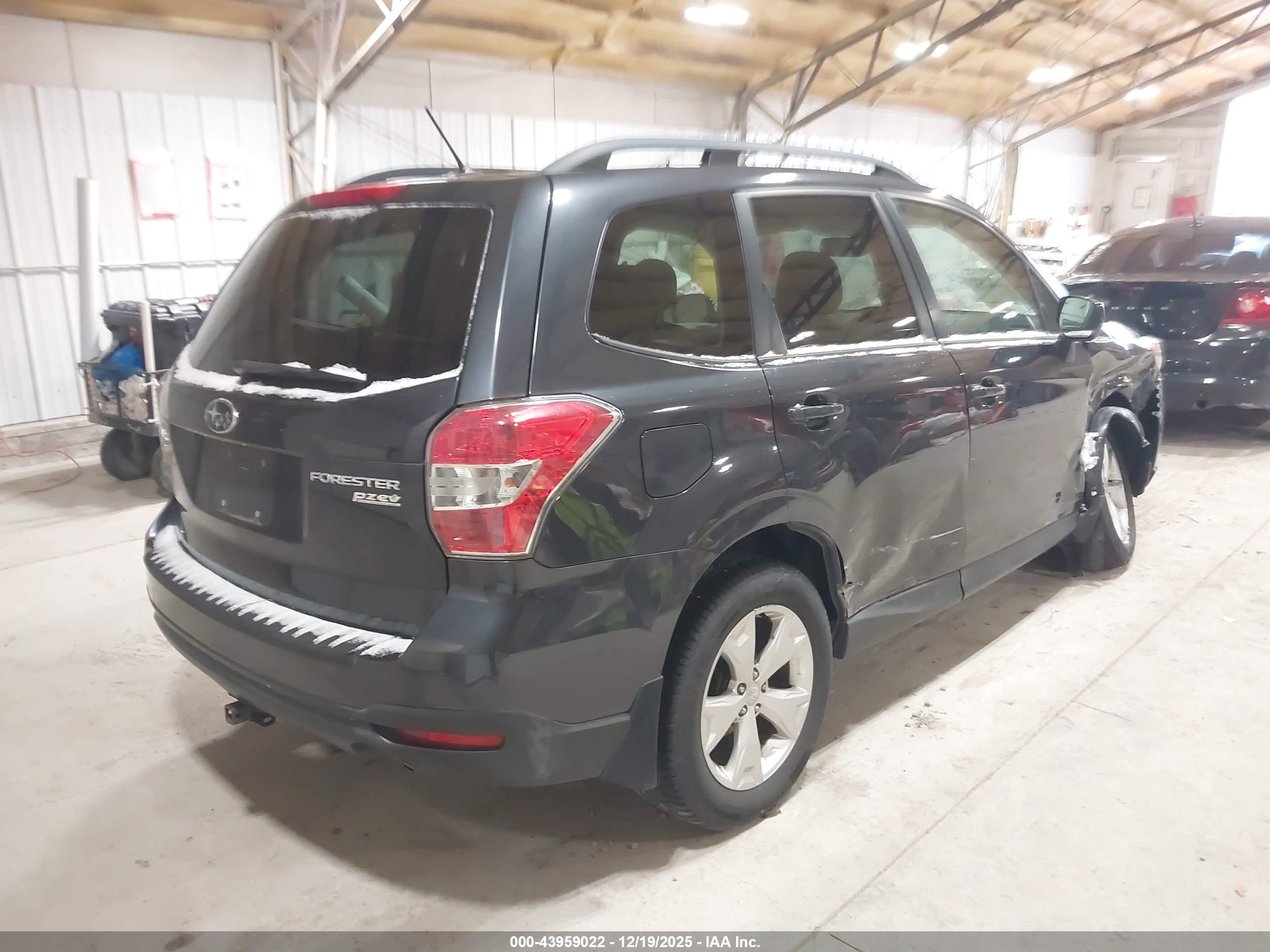 SUBARU FORESTER image 4