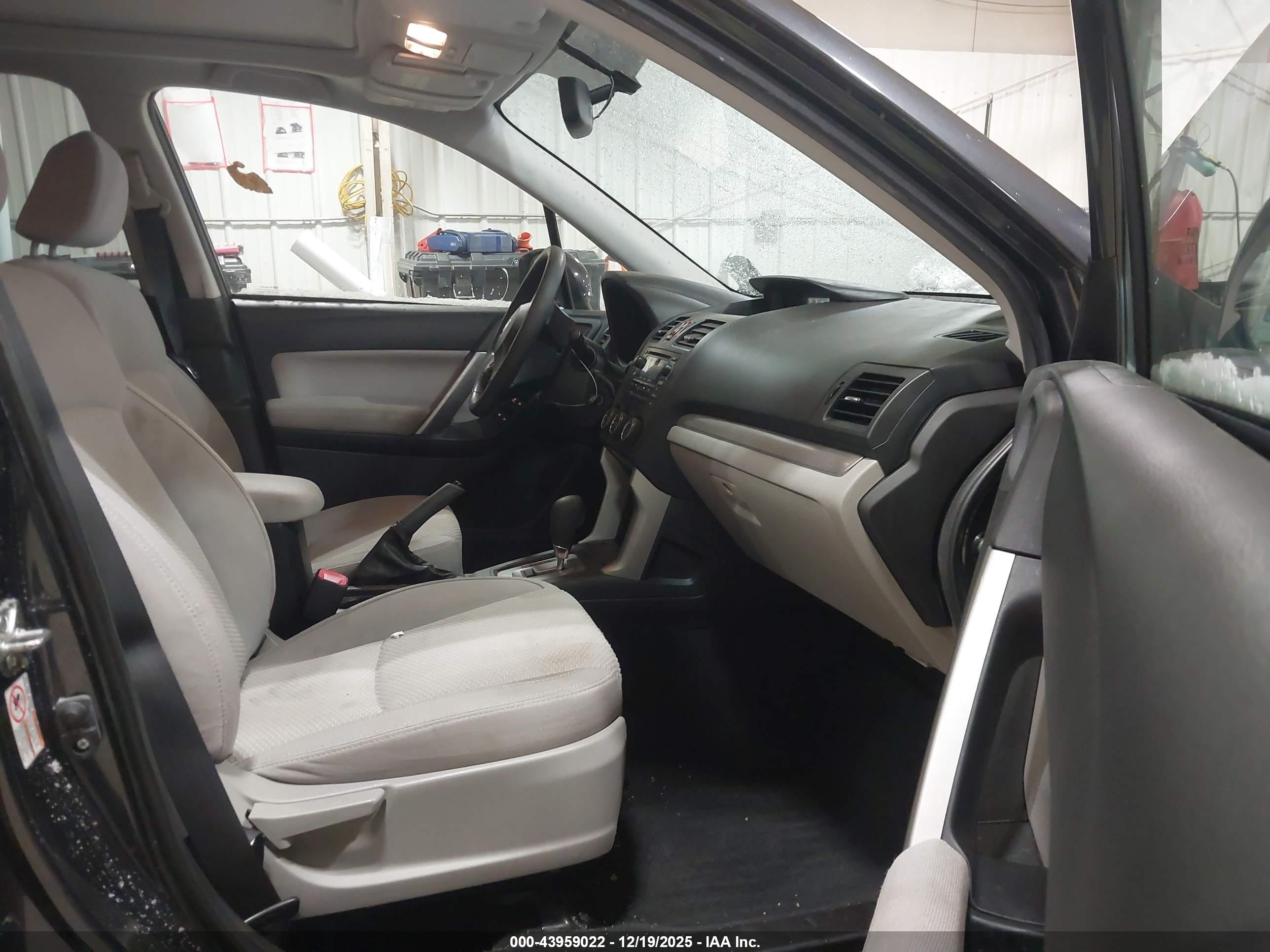 SUBARU FORESTER image 5