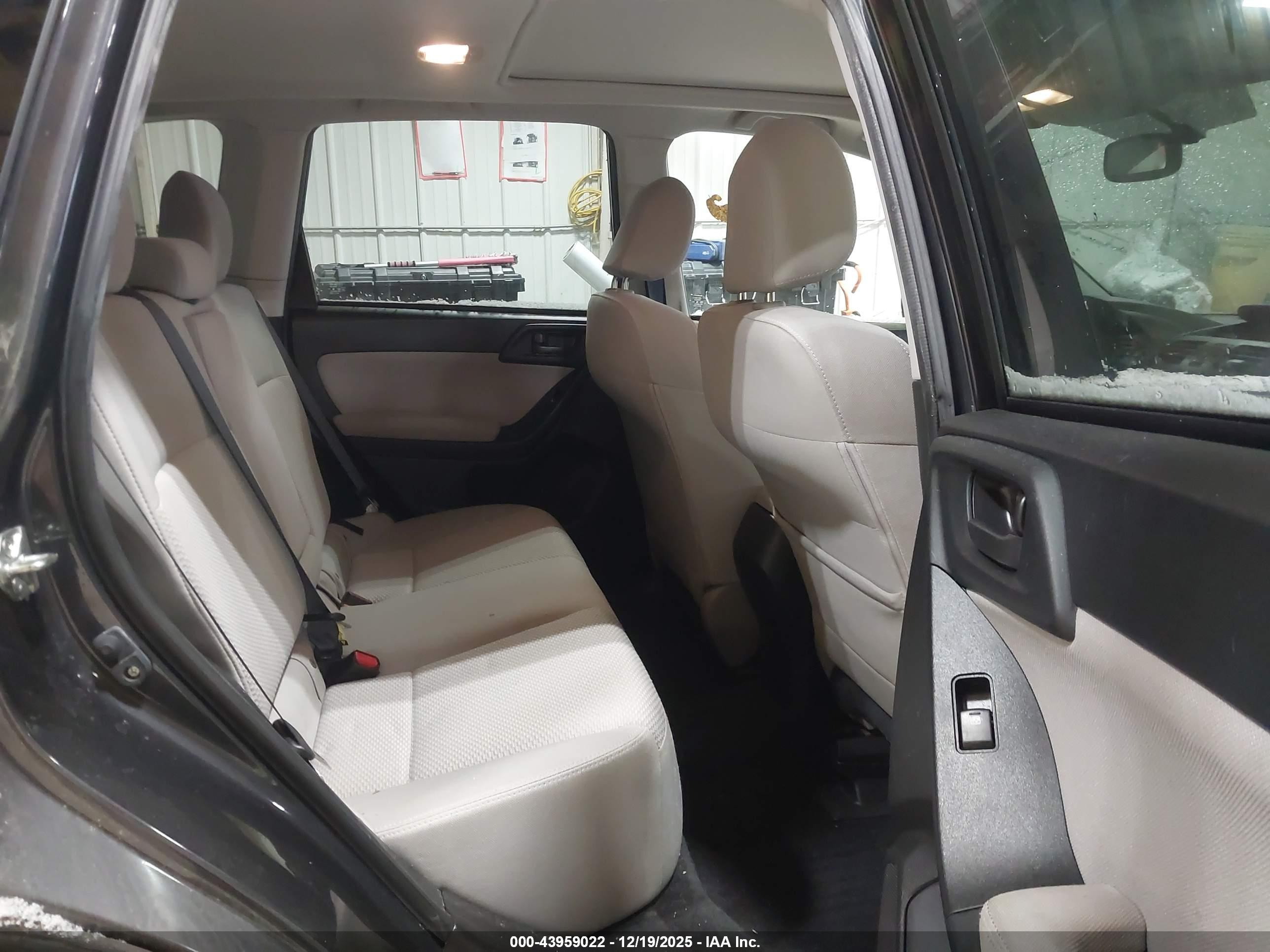 SUBARU FORESTER image 8