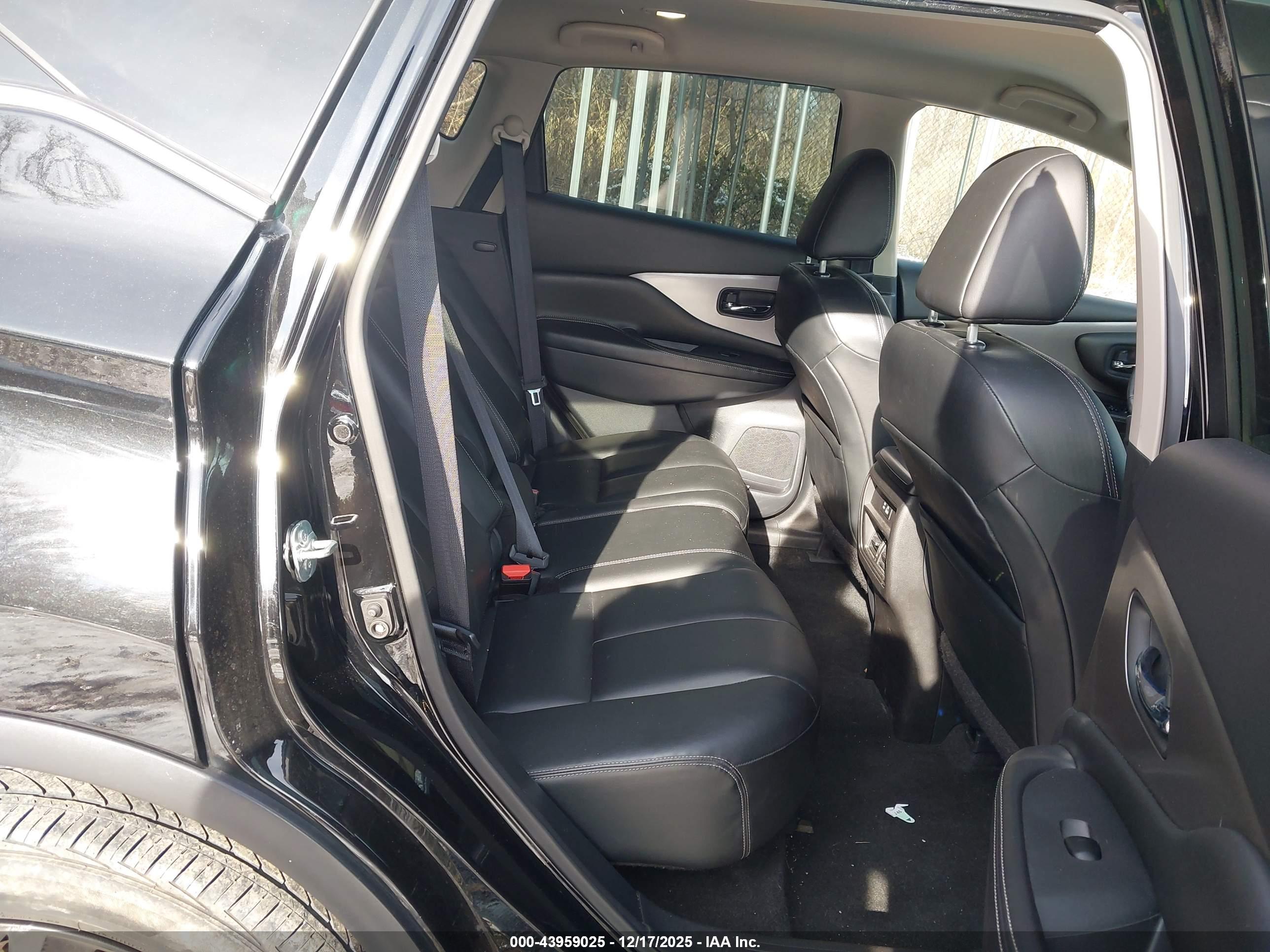 NISSAN MURANO image 8