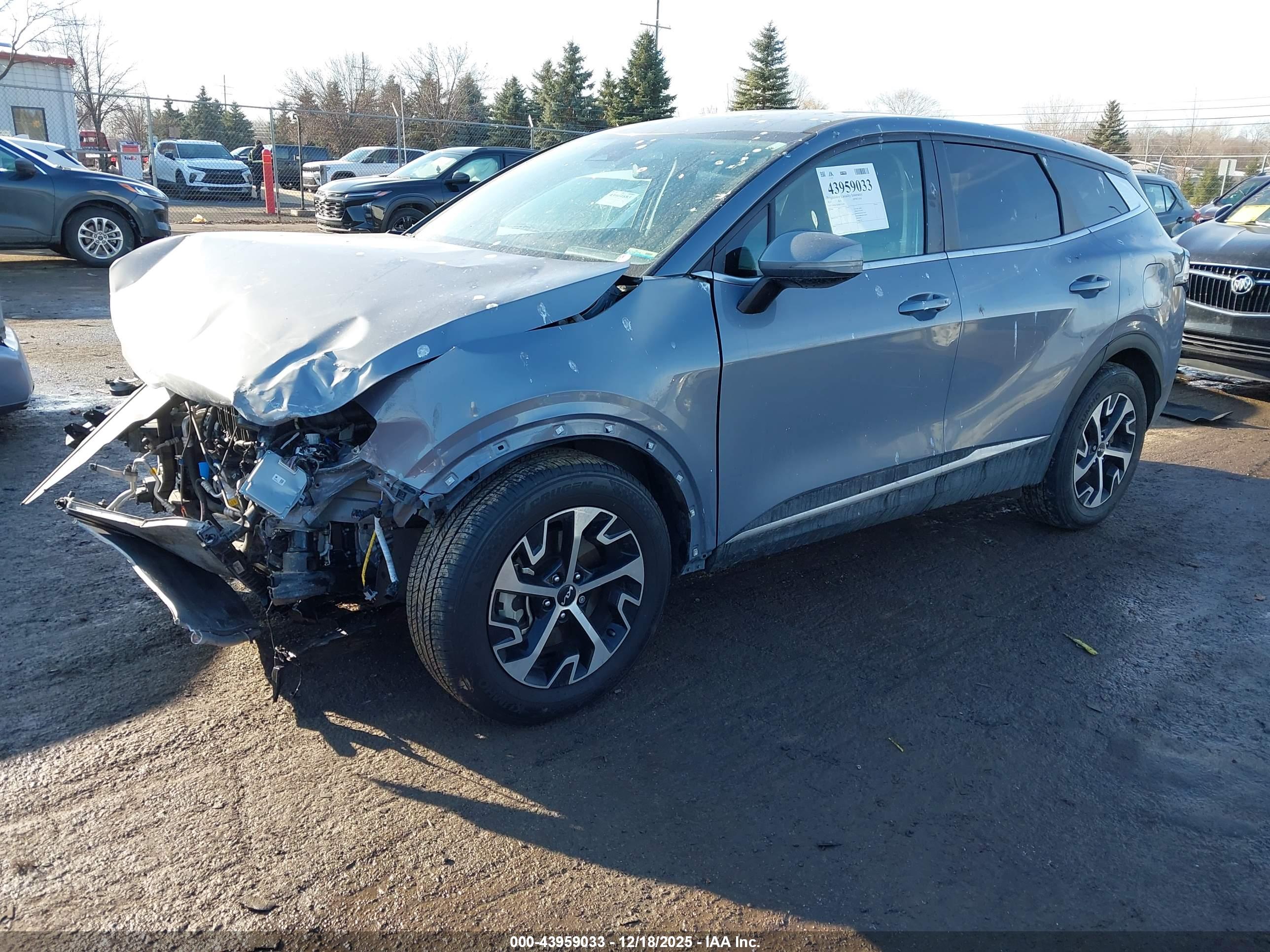 KIA SPORTAGE image 2