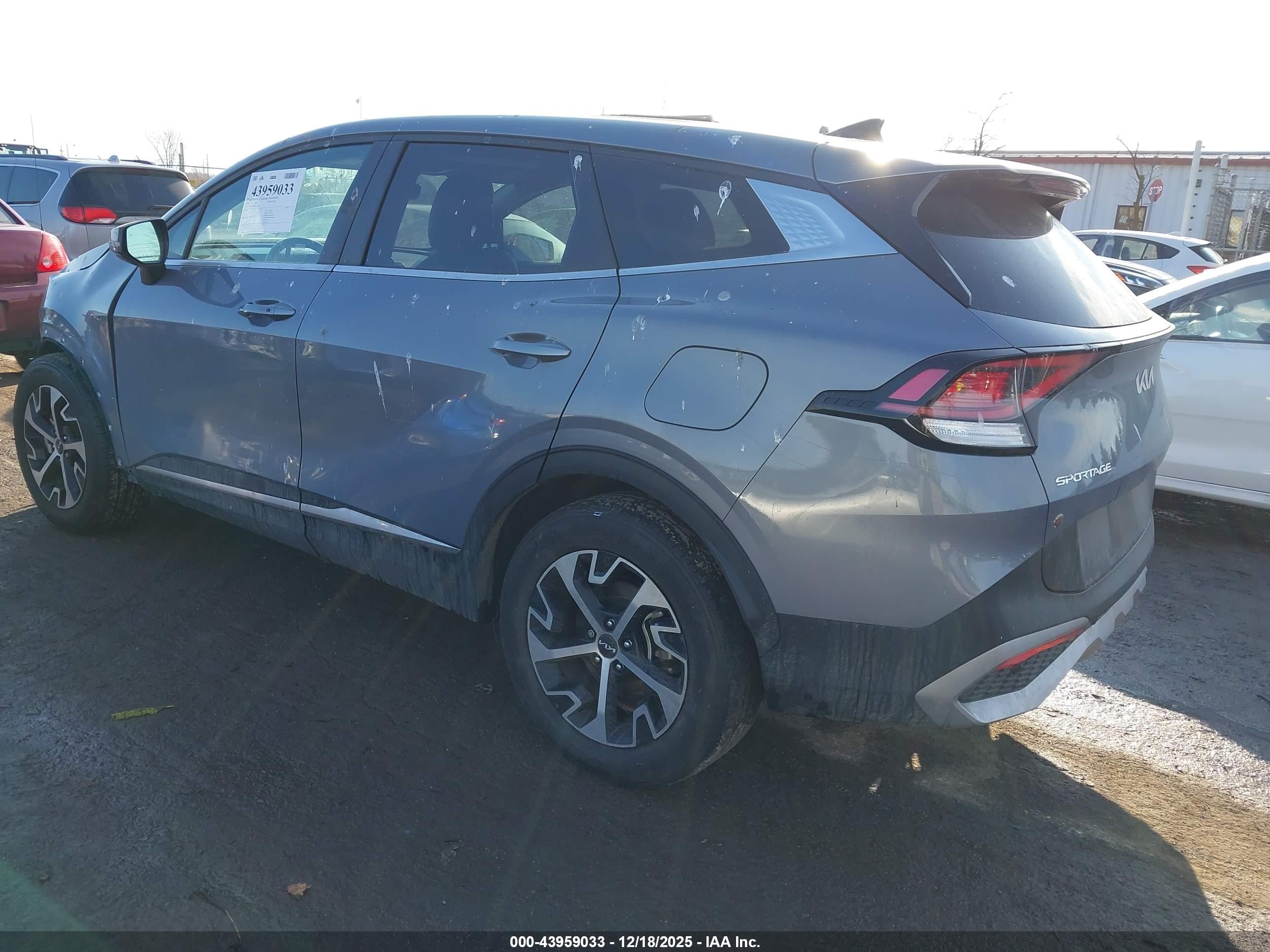 KIA SPORTAGE image 3