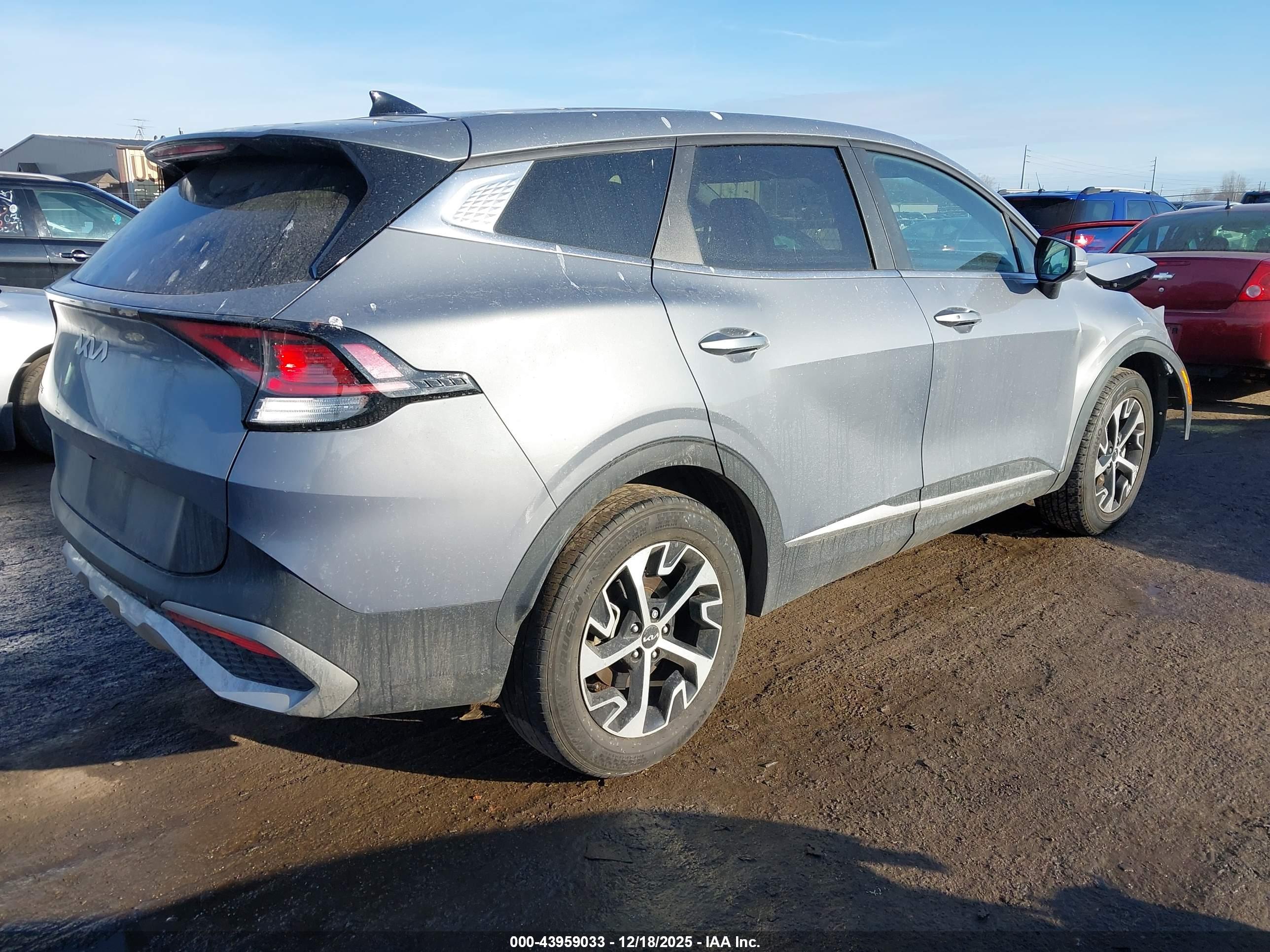 KIA SPORTAGE image 4