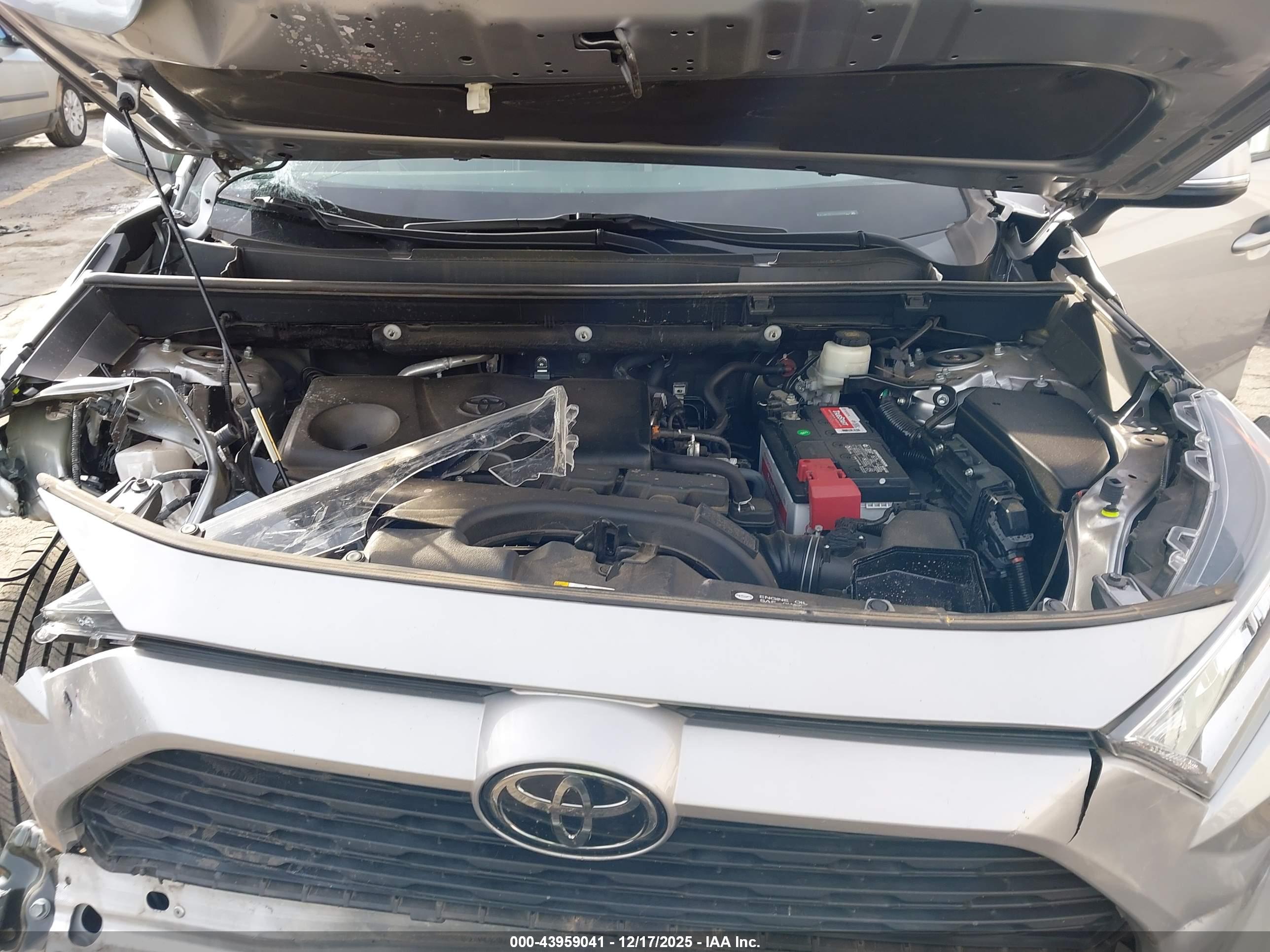 TOYOTA RAV4 image 10