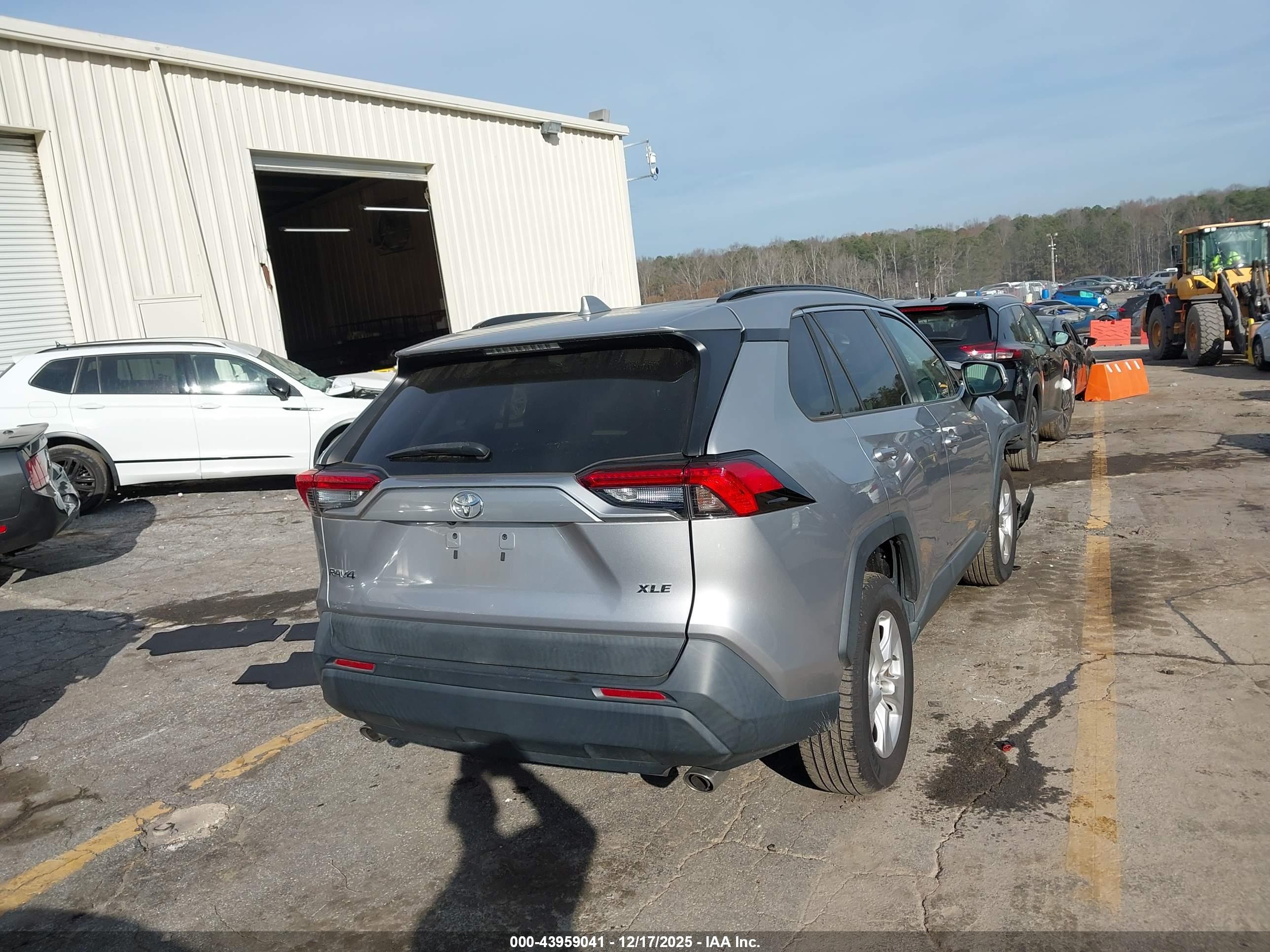 TOYOTA RAV4 image 4