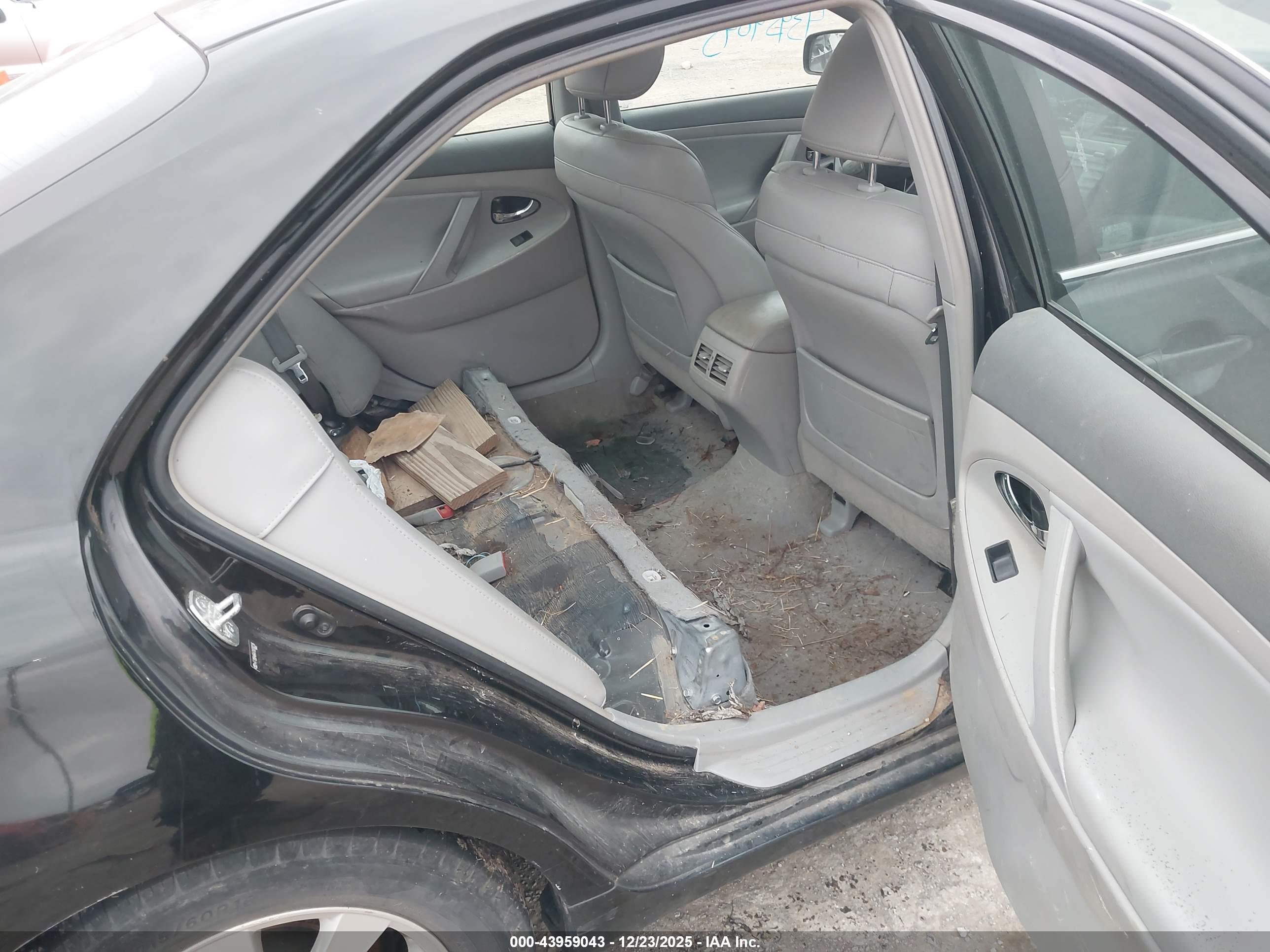 TOYOTA CAMRY image 8