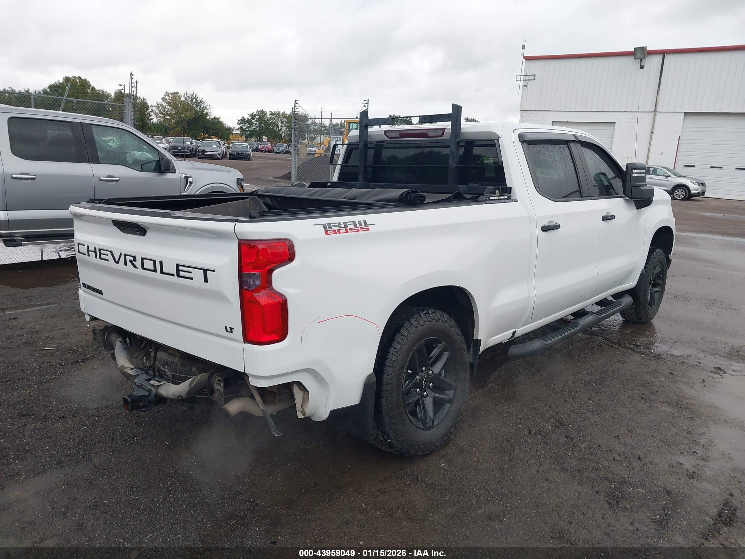 CHEVROLET SILVERADO image 4