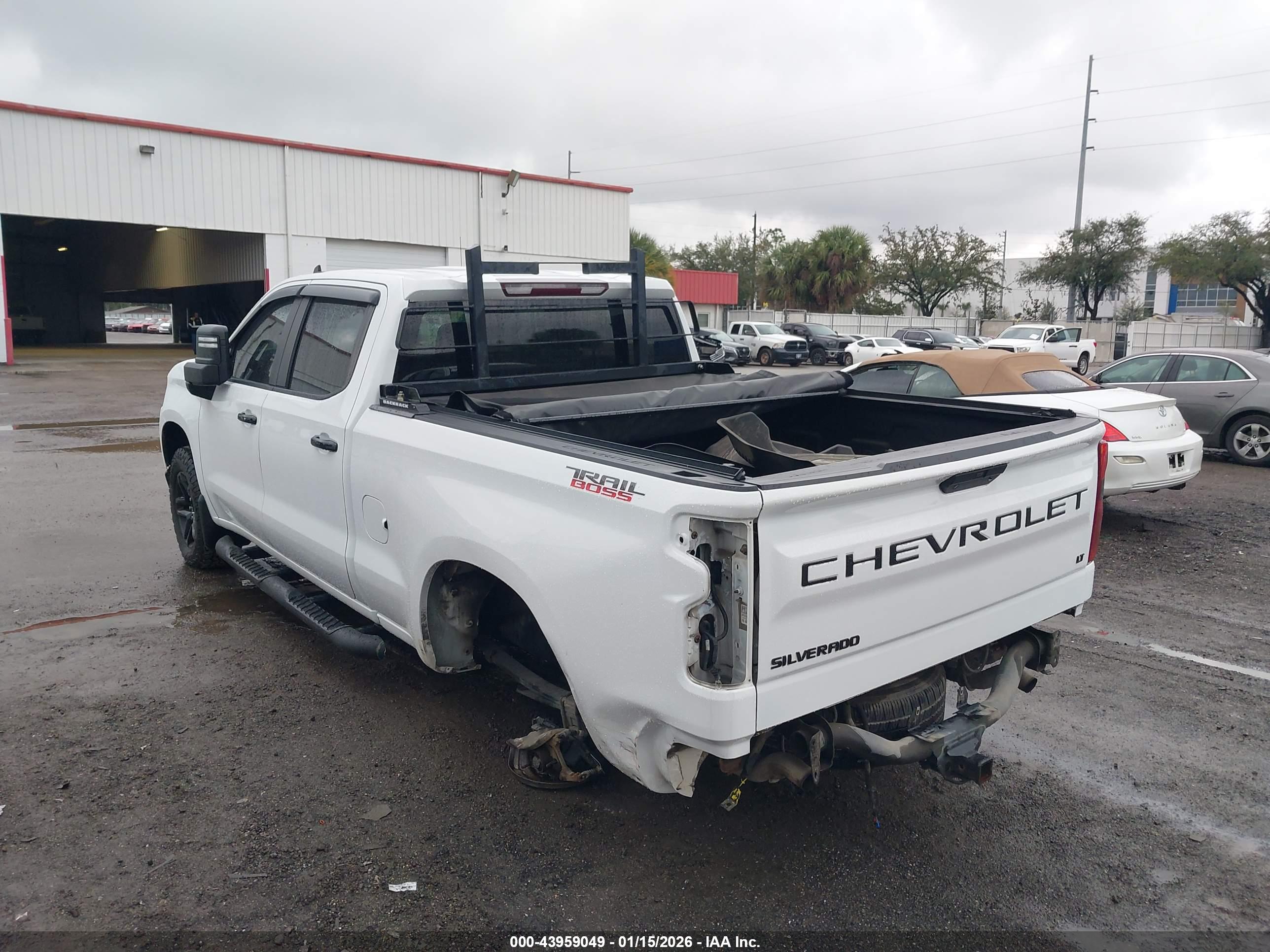 CHEVROLET SILVERADO image 6