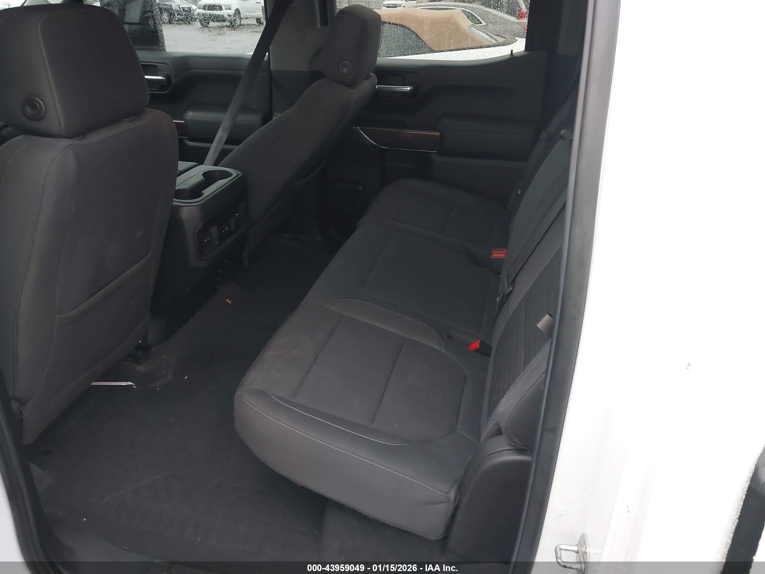 CHEVROLET SILVERADO image 8