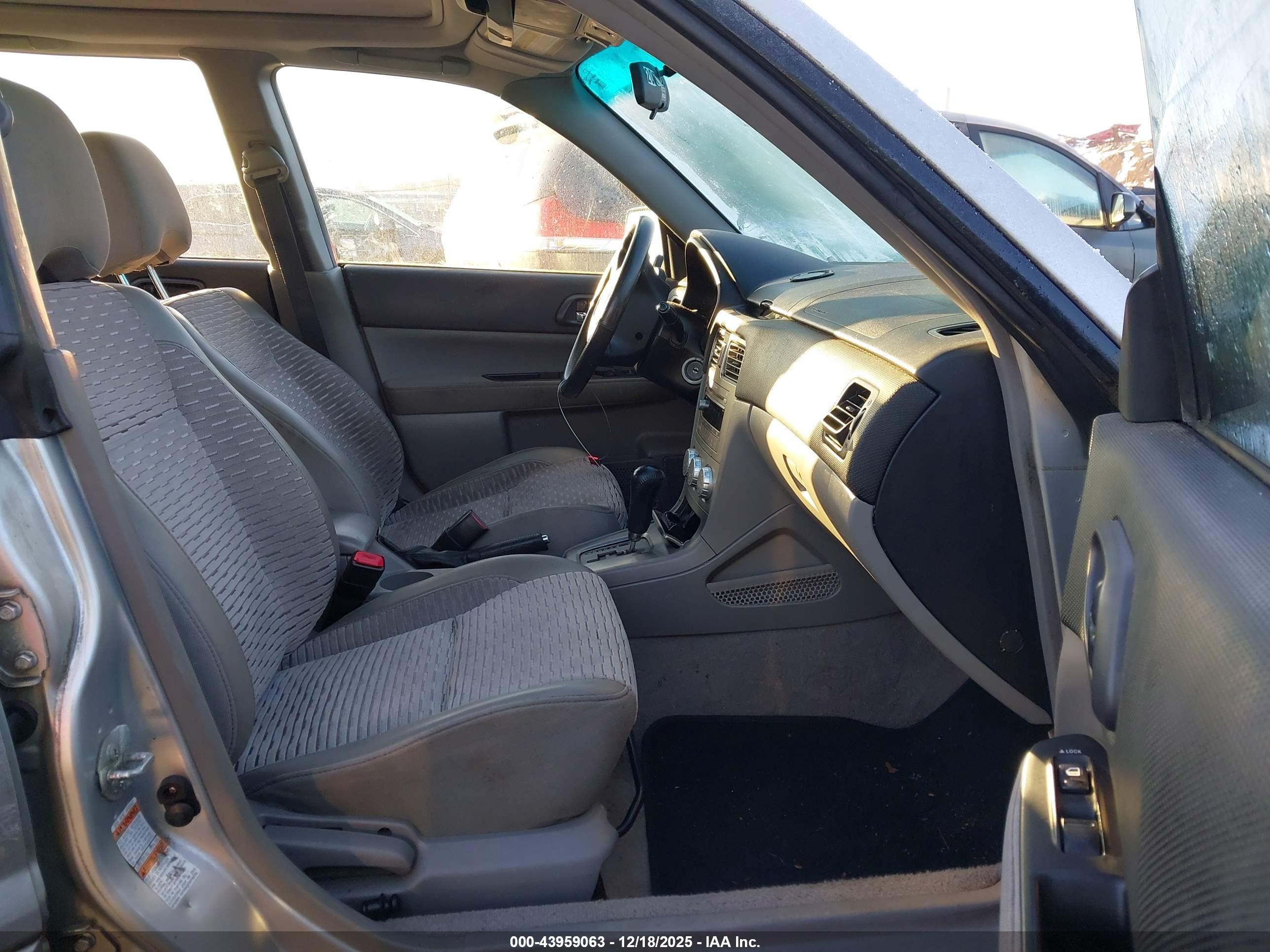 SUBARU FORESTER image 5