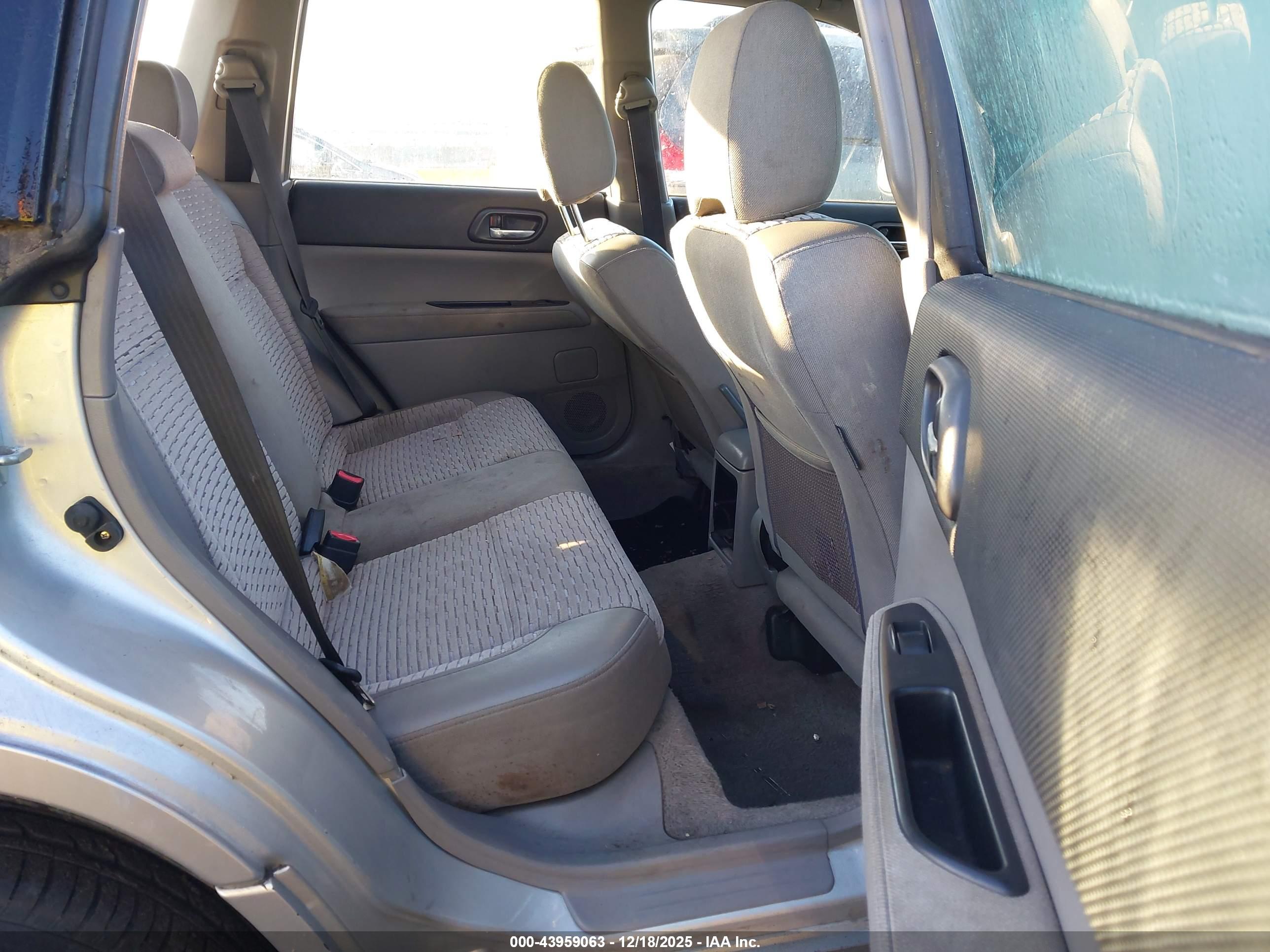 SUBARU FORESTER image 8