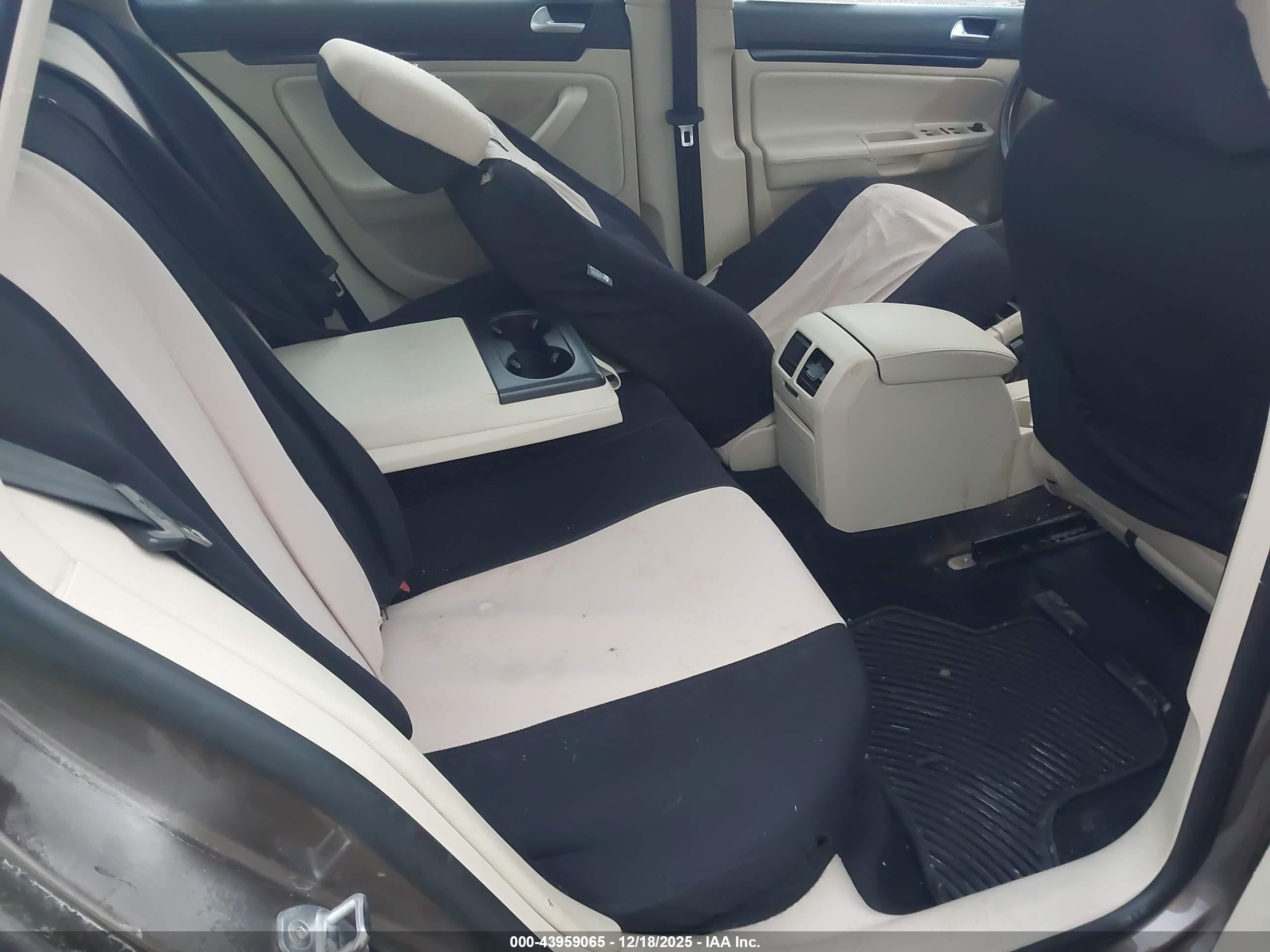 VOLKSWAGEN JETTA image 8
