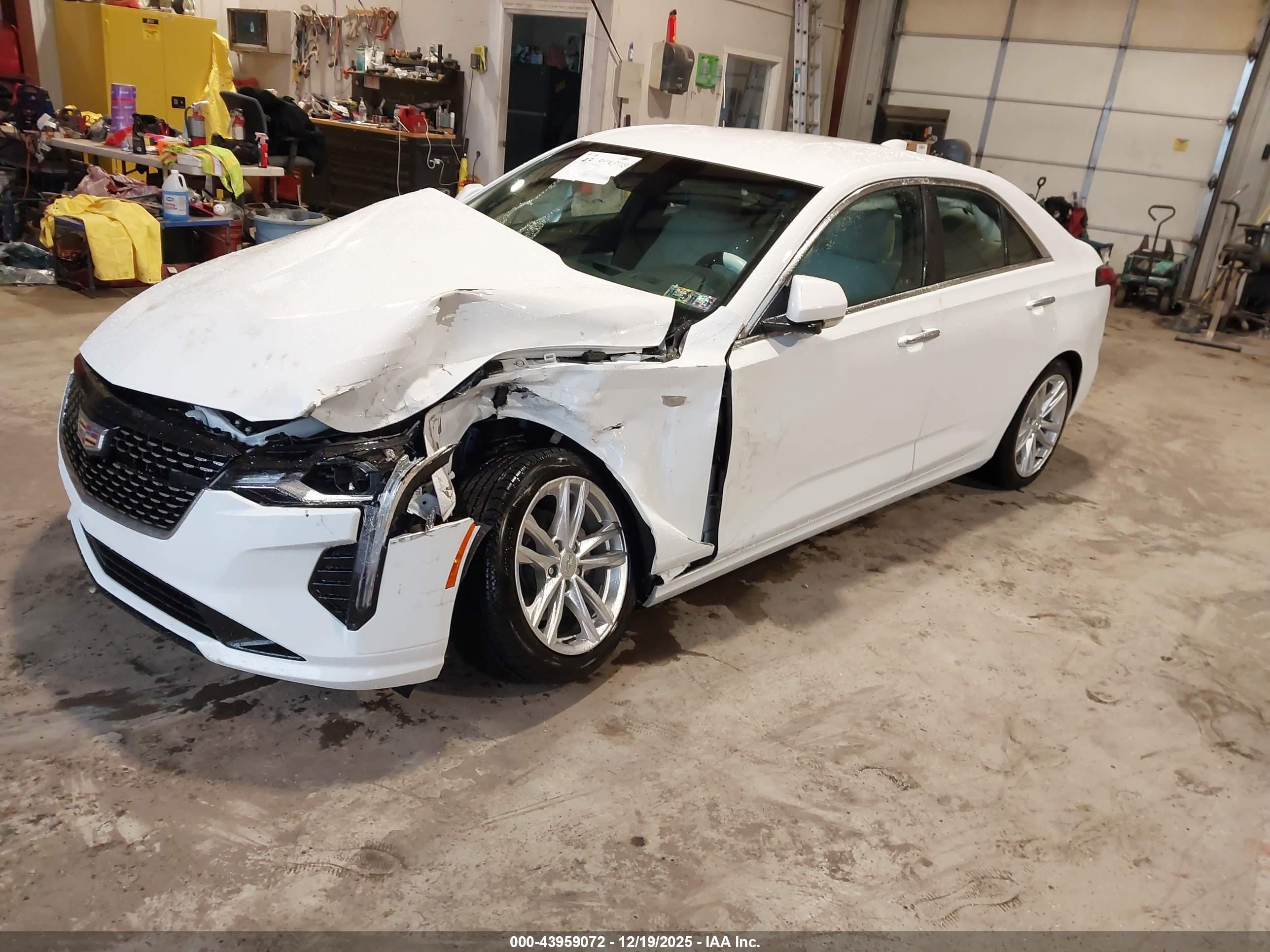 CADILLAC CT4 image 2