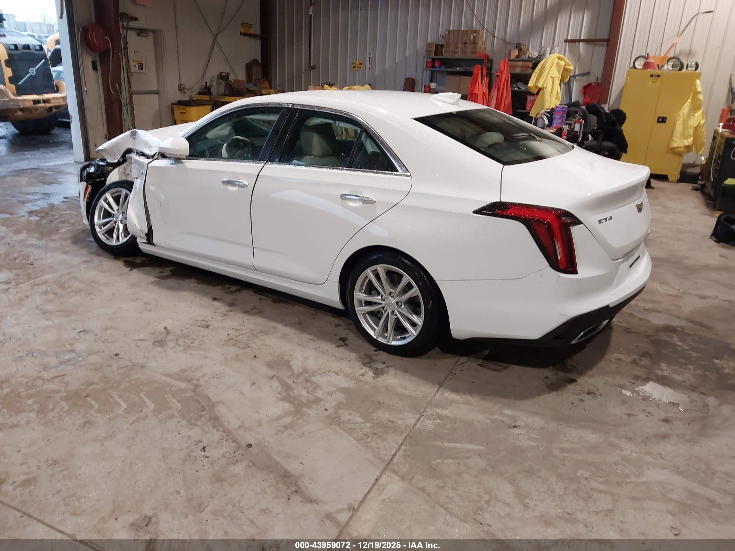 CADILLAC CT4 image 3