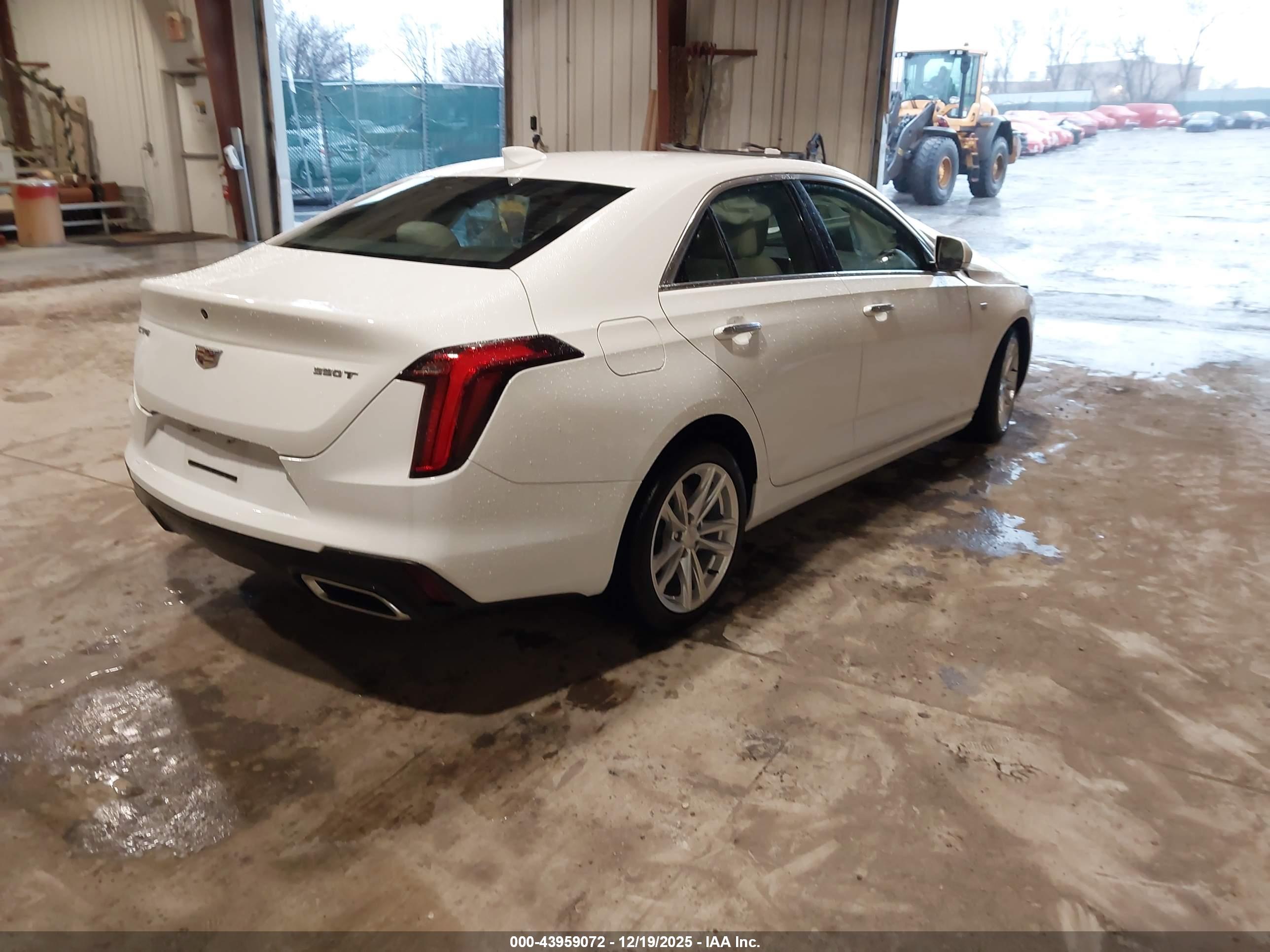 CADILLAC CT4 image 4
